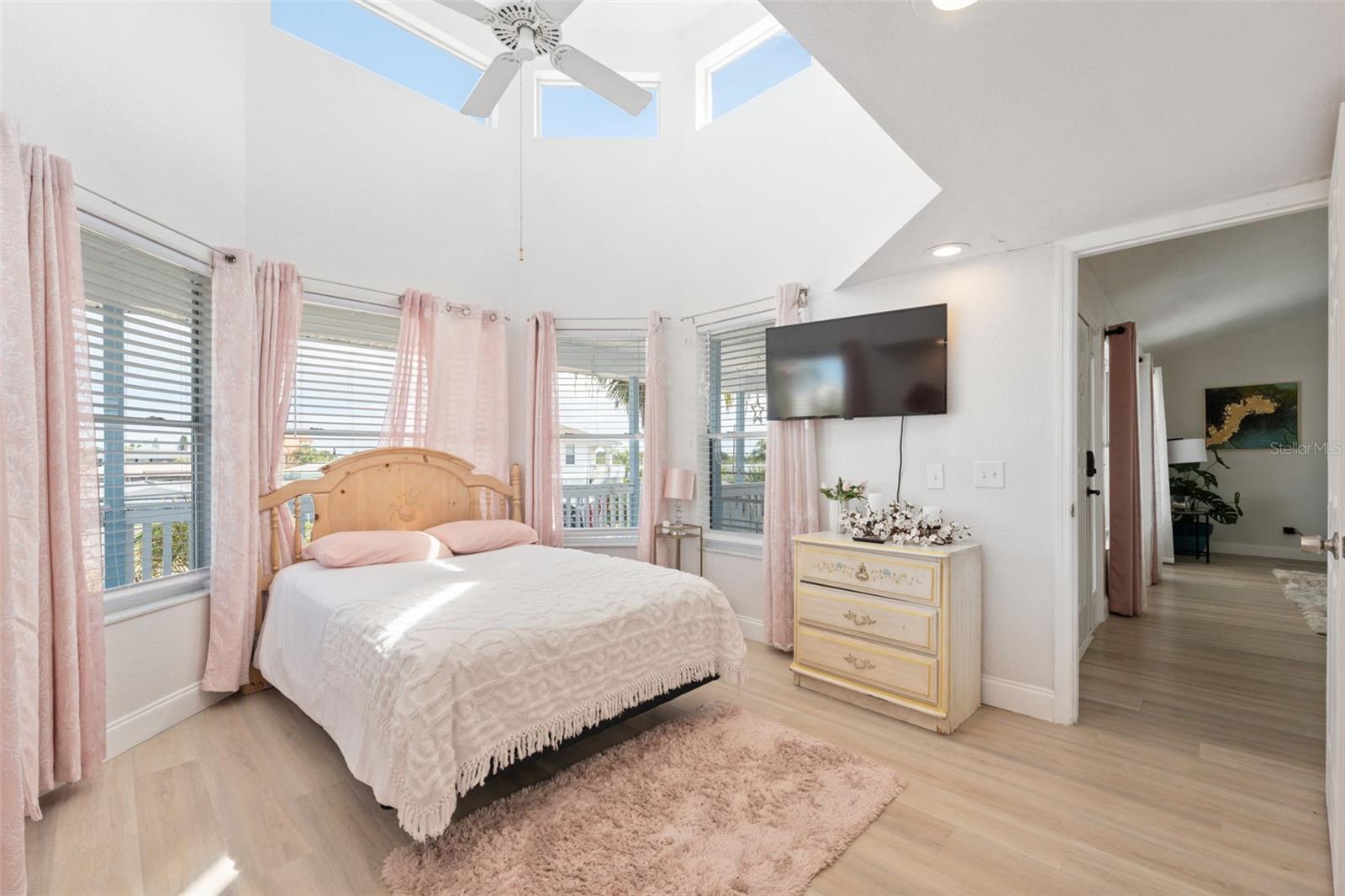 Image 36 of 89 For 13521 Stacey Drive