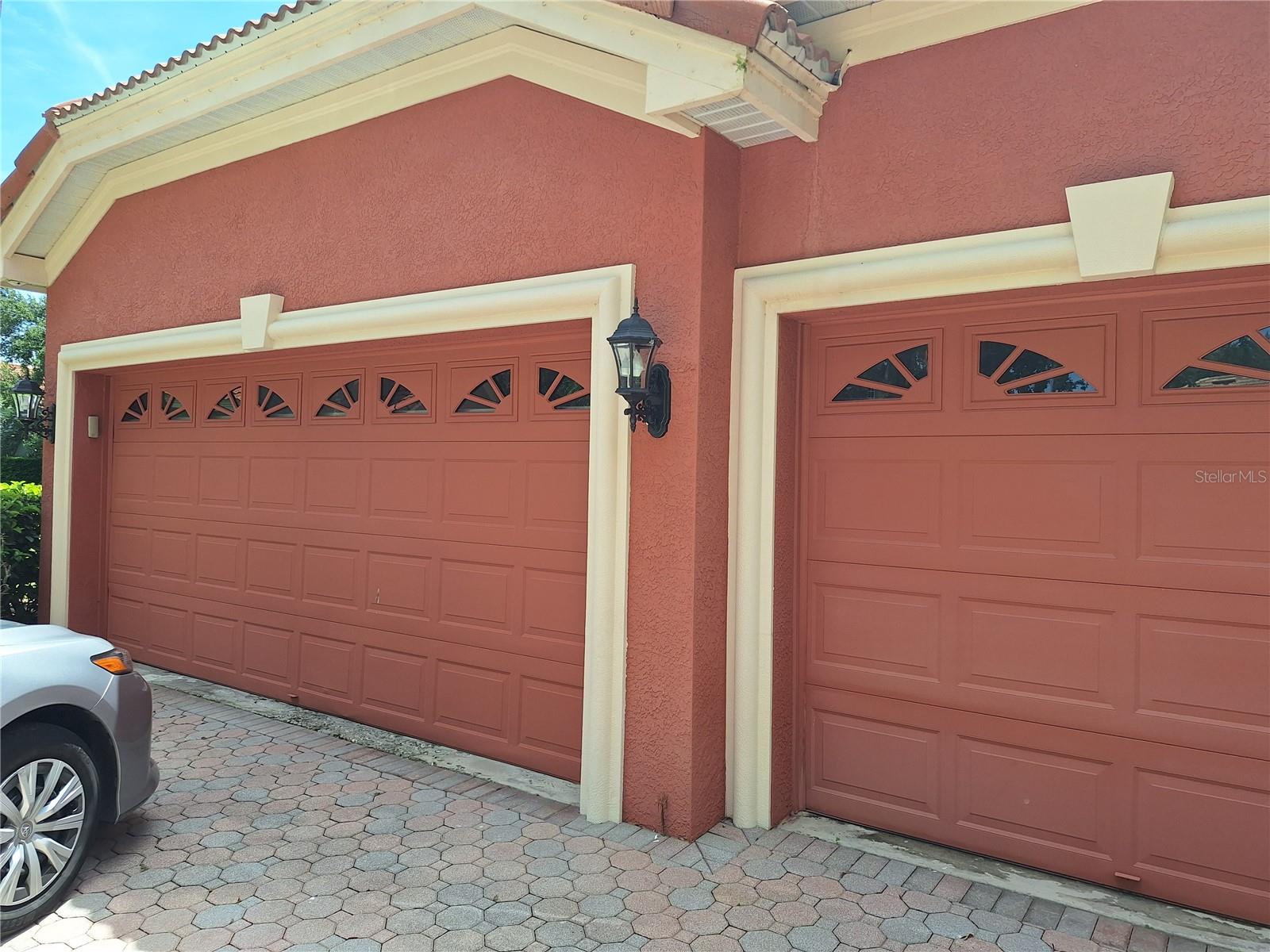 Image 10 of 92 For 10700 Garda Drive