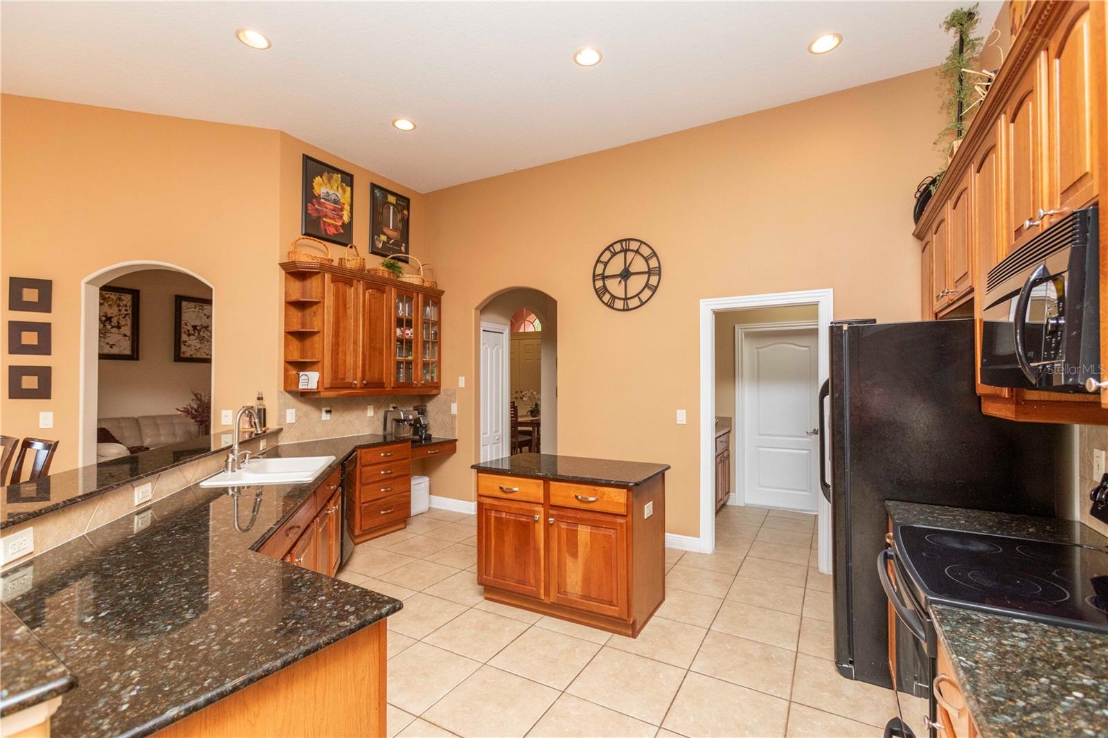 Image 18 of 92 For 10700 Garda Drive