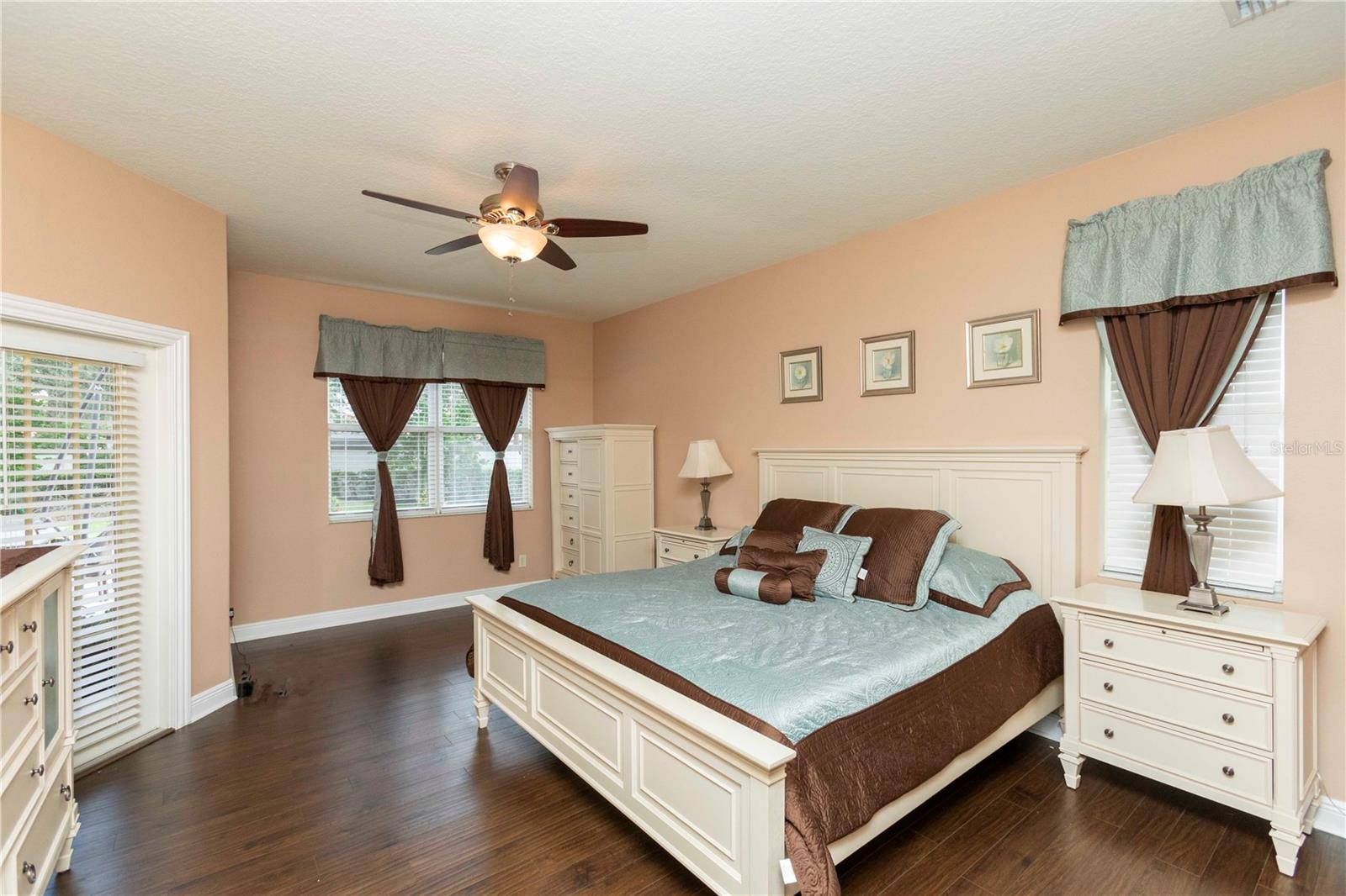 Image 33 of 92 For 10700 Garda Drive