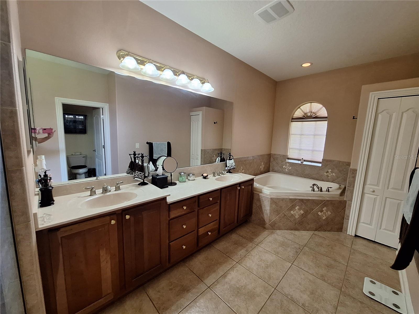 Image 35 of 92 For 10700 Garda Drive