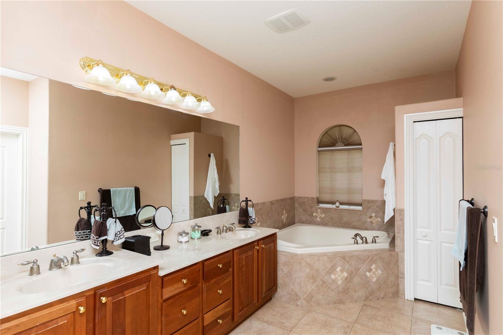 Image 37 of 92 For 10700 Garda Drive