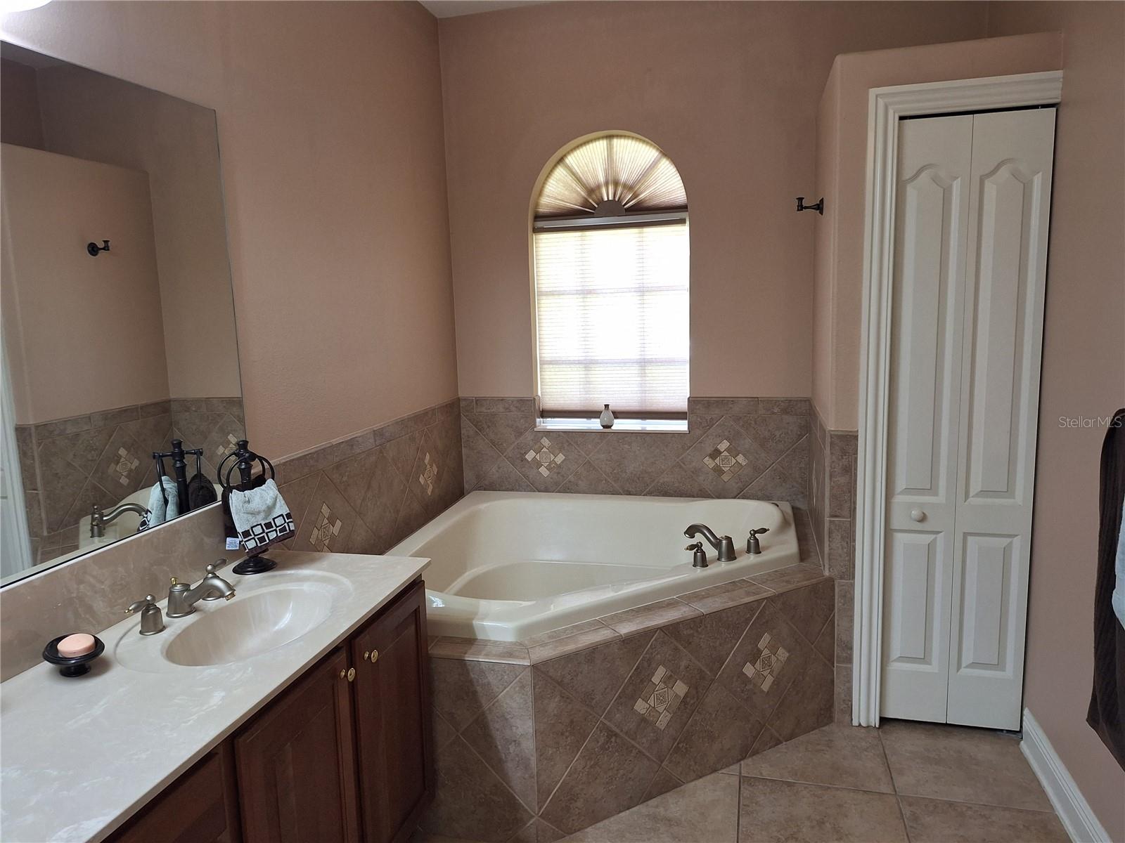 Image 38 of 92 For 10700 Garda Drive