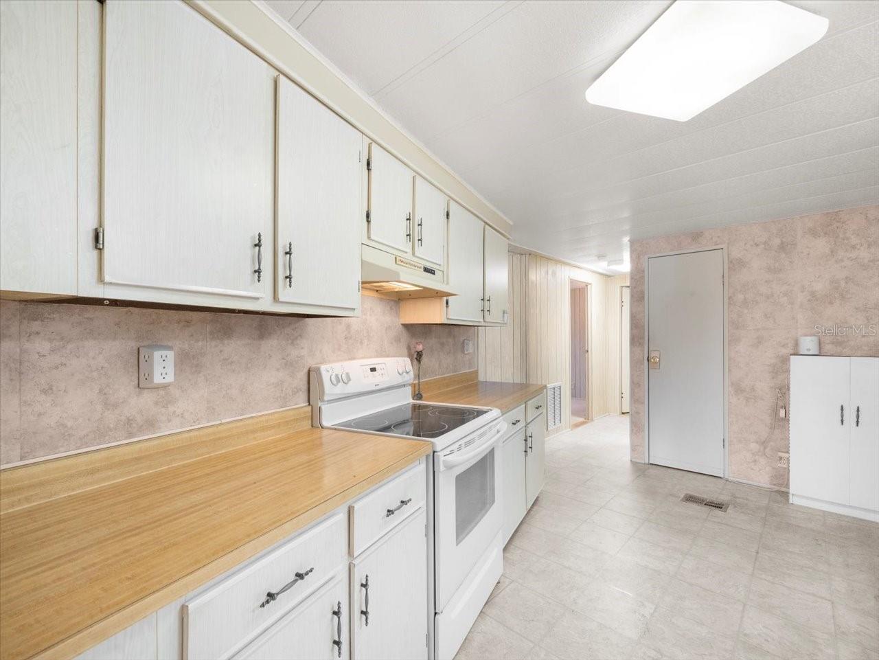 Image 18 of 38 For 8221 Highpoint Boulevard