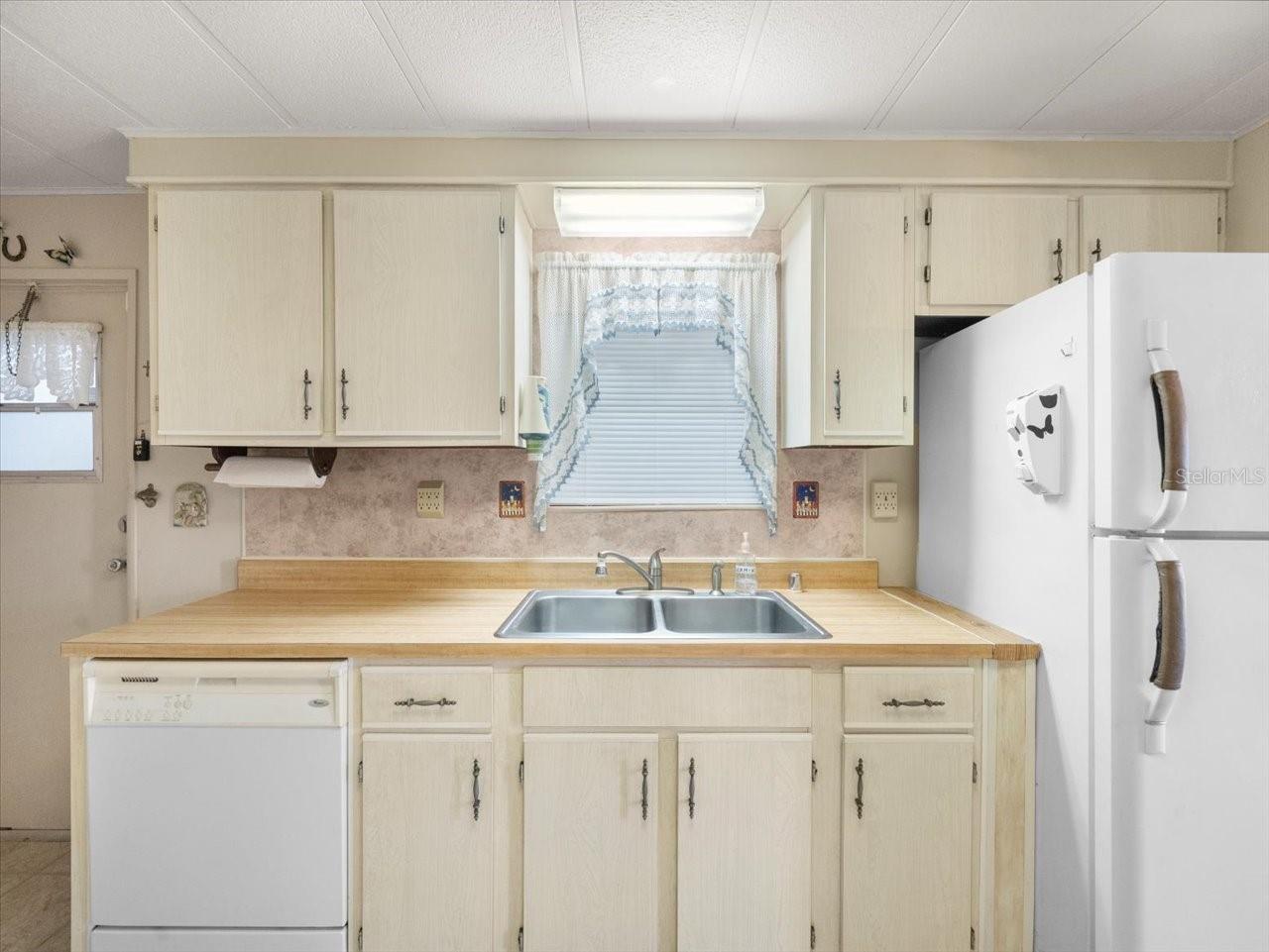 Image 20 of 38 For 8221 Highpoint Boulevard