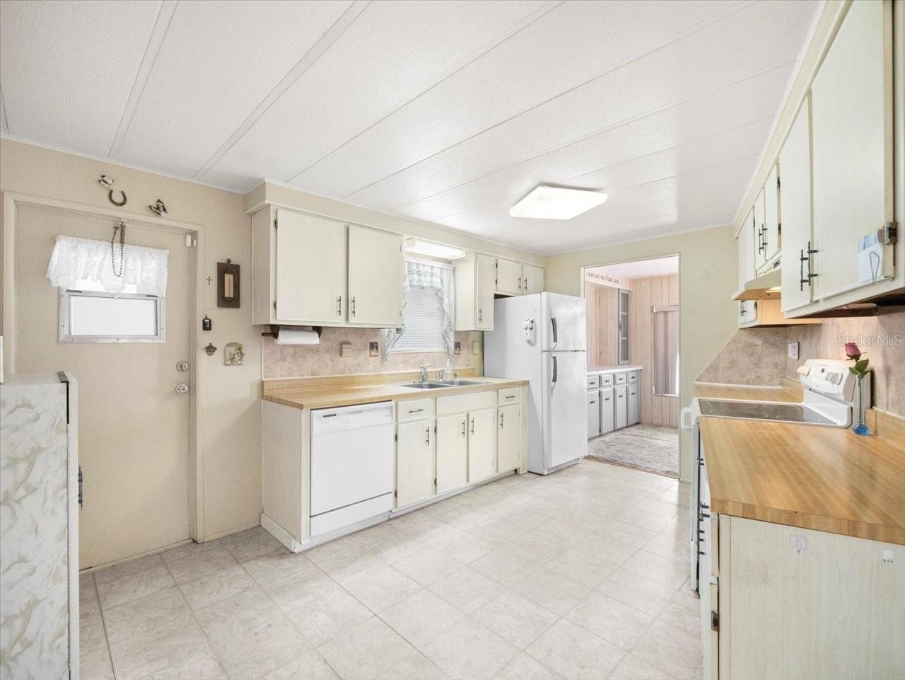 Image 22 of 38 For 8221 Highpoint Boulevard