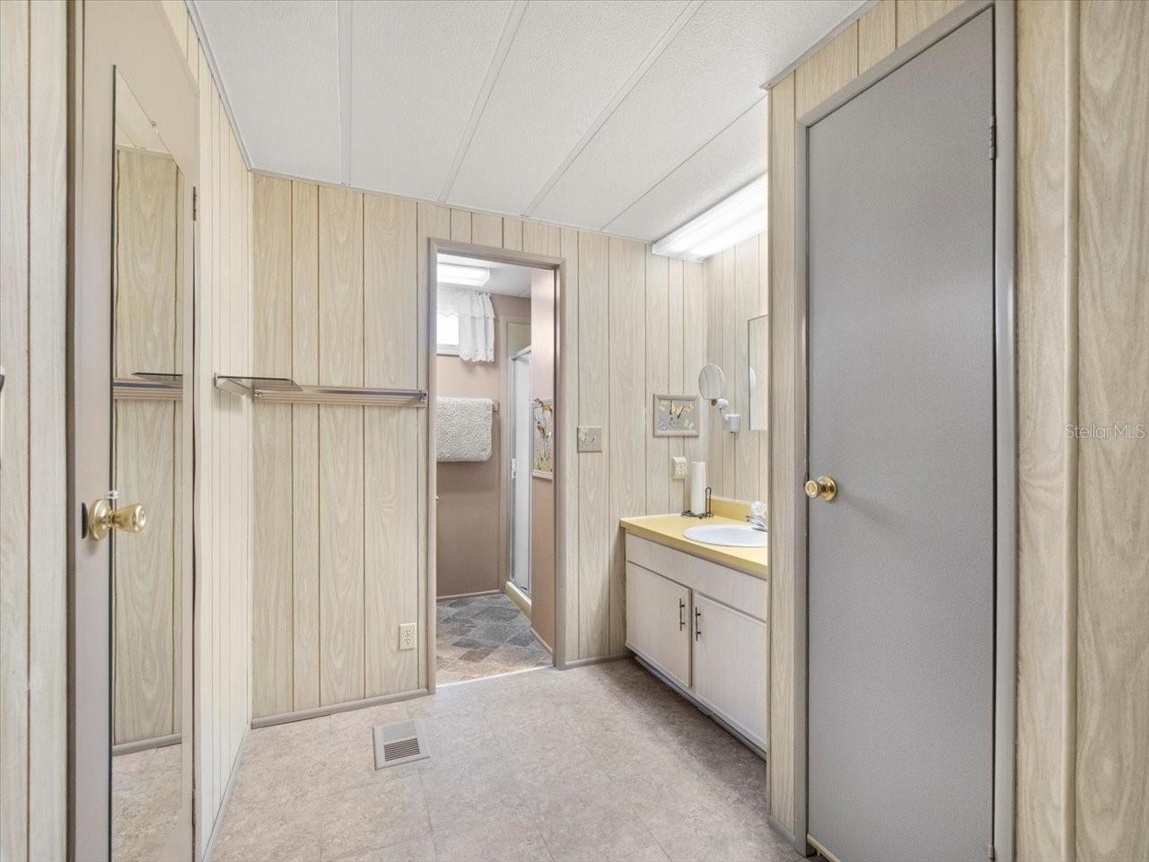 Image 31 of 38 For 8221 Highpoint Boulevard