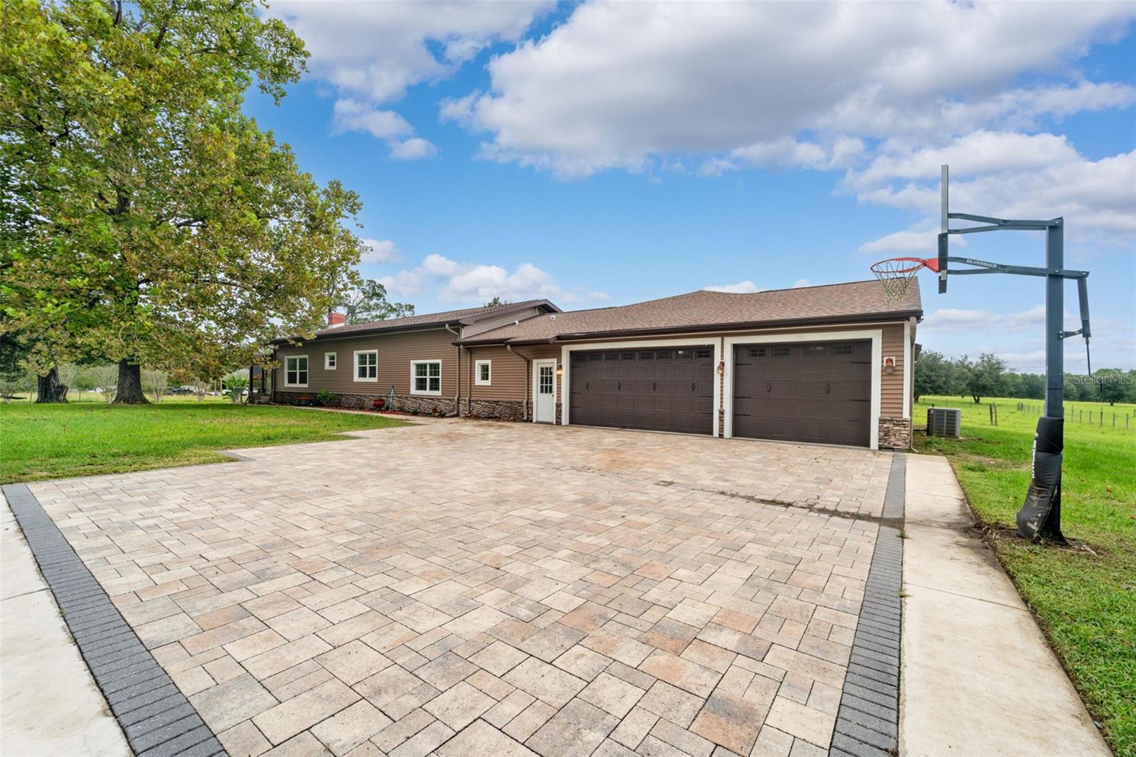 Listing photo id 2 for 14887 Buczak Road