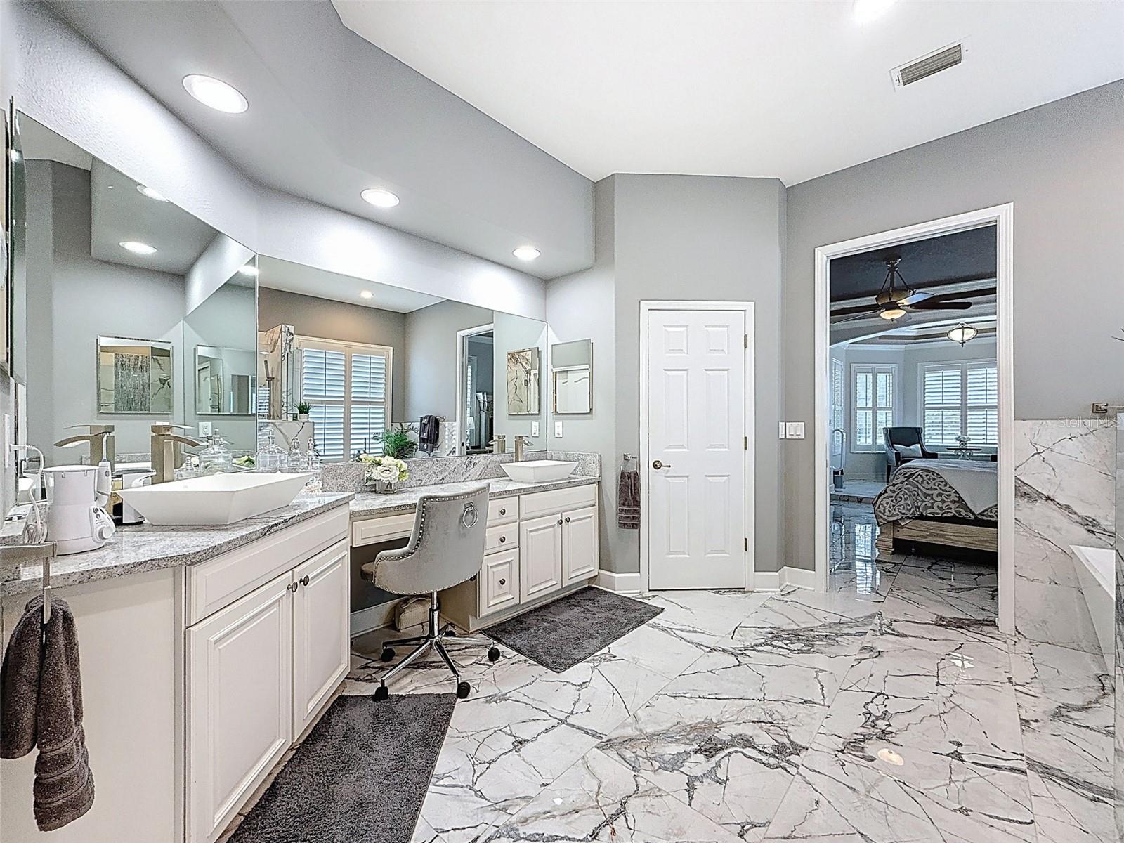 Image 18 of 53 For 11336 Oyster Bay Circle