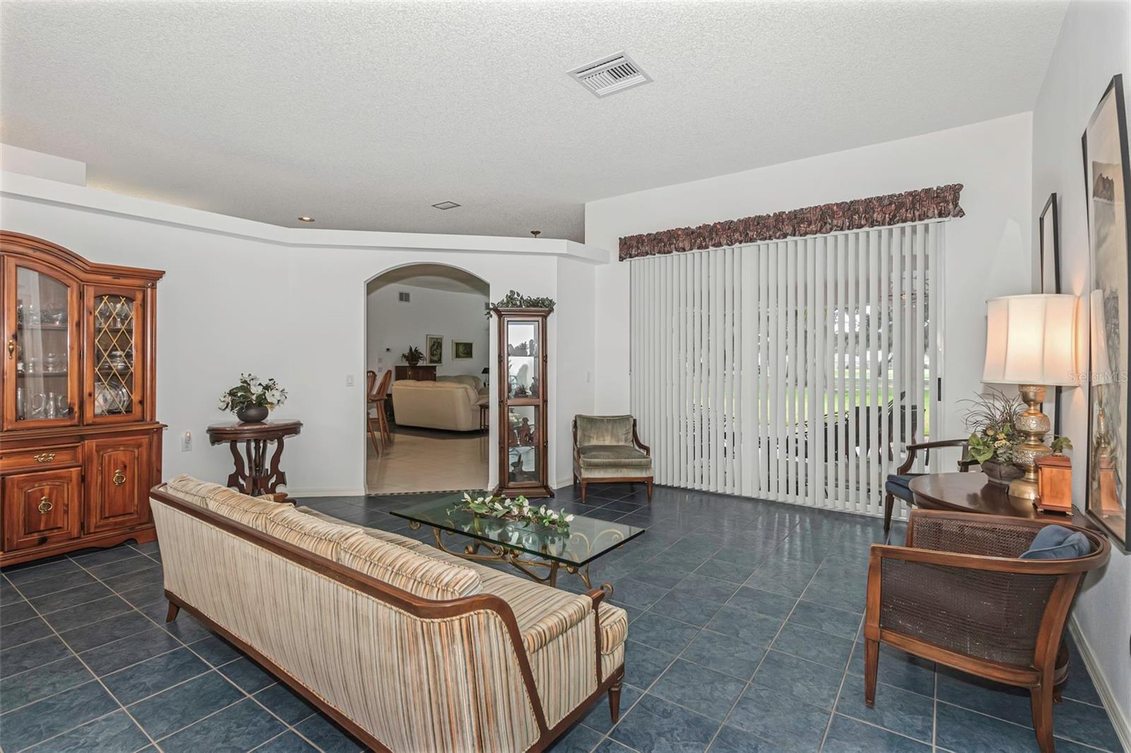 Image 15 of 47 For 9807 Oakwood Hills Court
