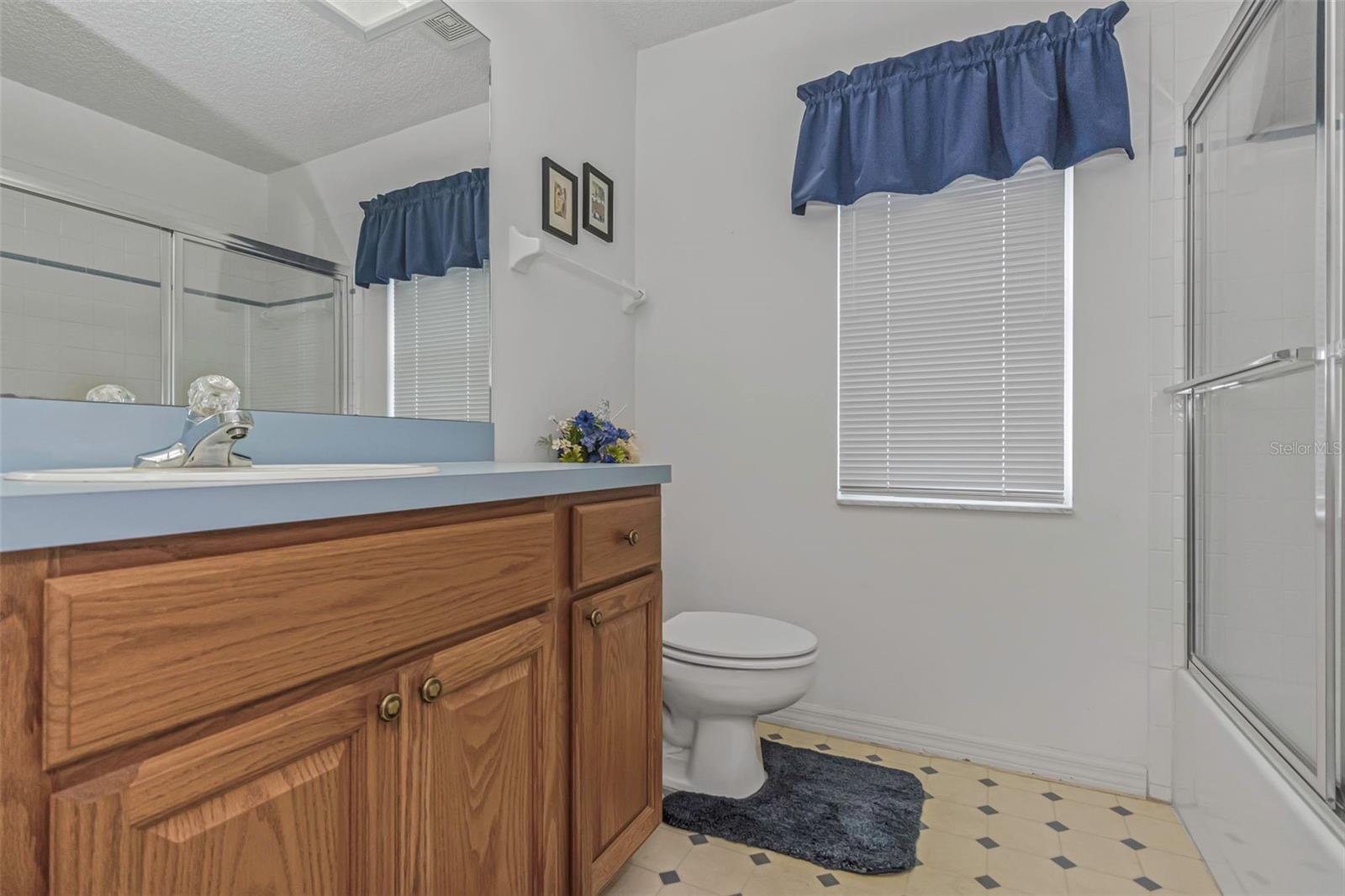 Image 38 of 47 For 9807 Oakwood Hills Court