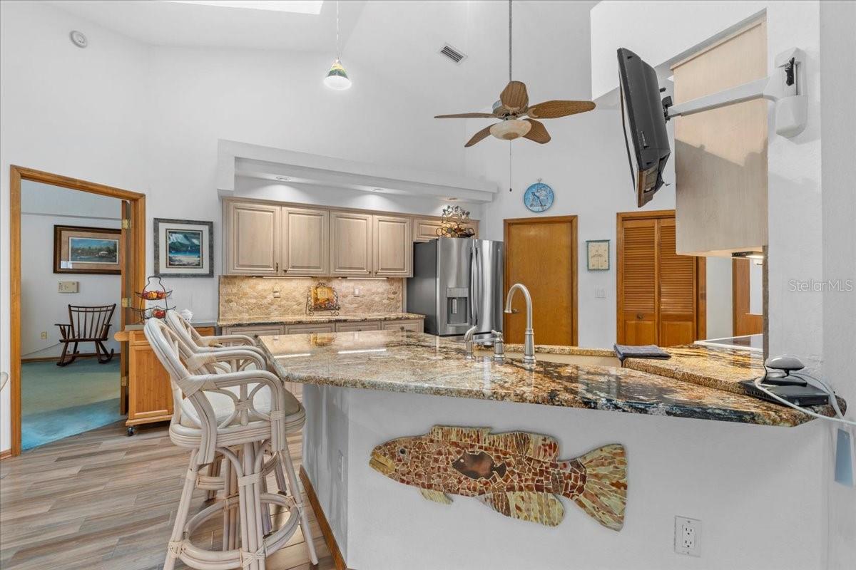 Listing photo id 10 for 74 Forest Wood Court