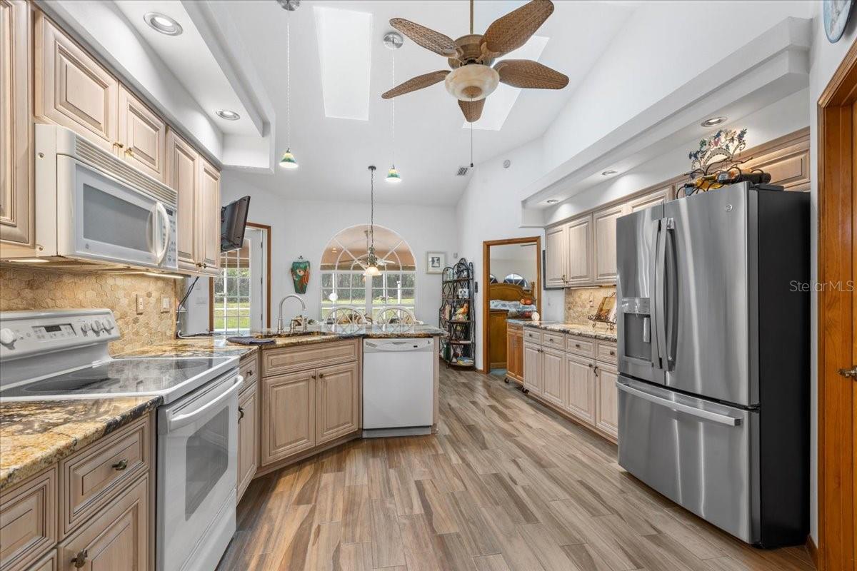 Listing photo id 12 for 74 Forest Wood Court