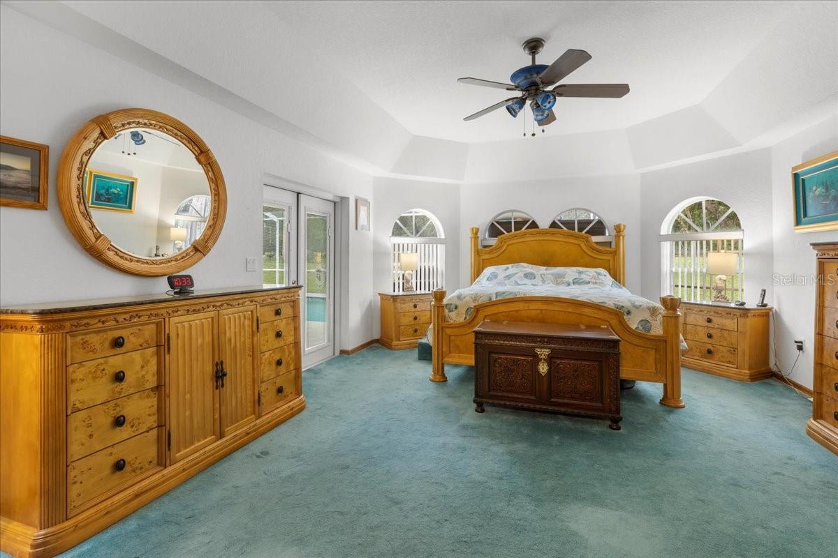 Listing photo id 16 for 74 Forest Wood Court