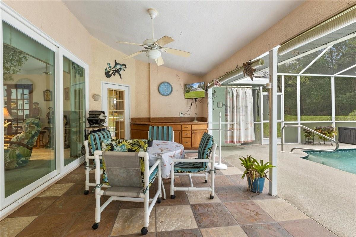Listing photo id 28 for 74 Forest Wood Court