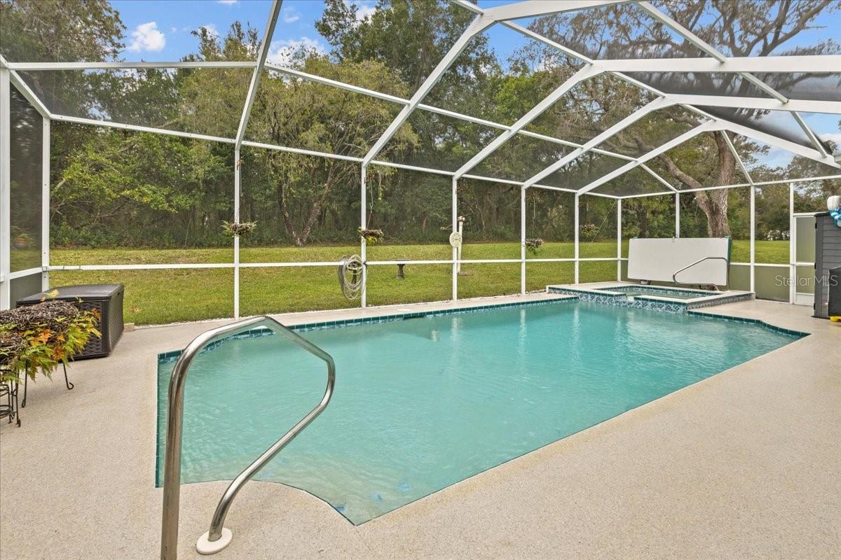 Listing photo id 31 for 74 Forest Wood Court