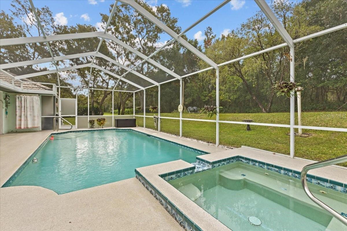 Listing photo id 32 for 74 Forest Wood Court