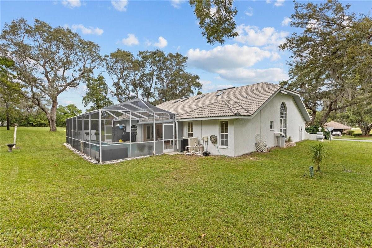 Listing photo id 33 for 74 Forest Wood Court