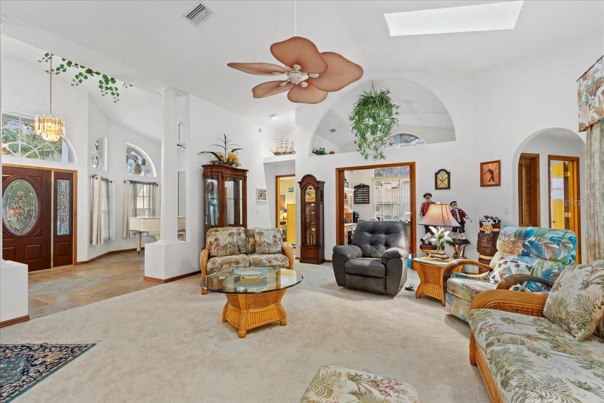 Listing photo id 7 for 74 Forest Wood Court