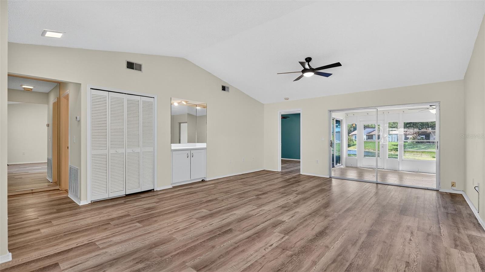 Image 18 of 42 For 7280 Scotland Circle