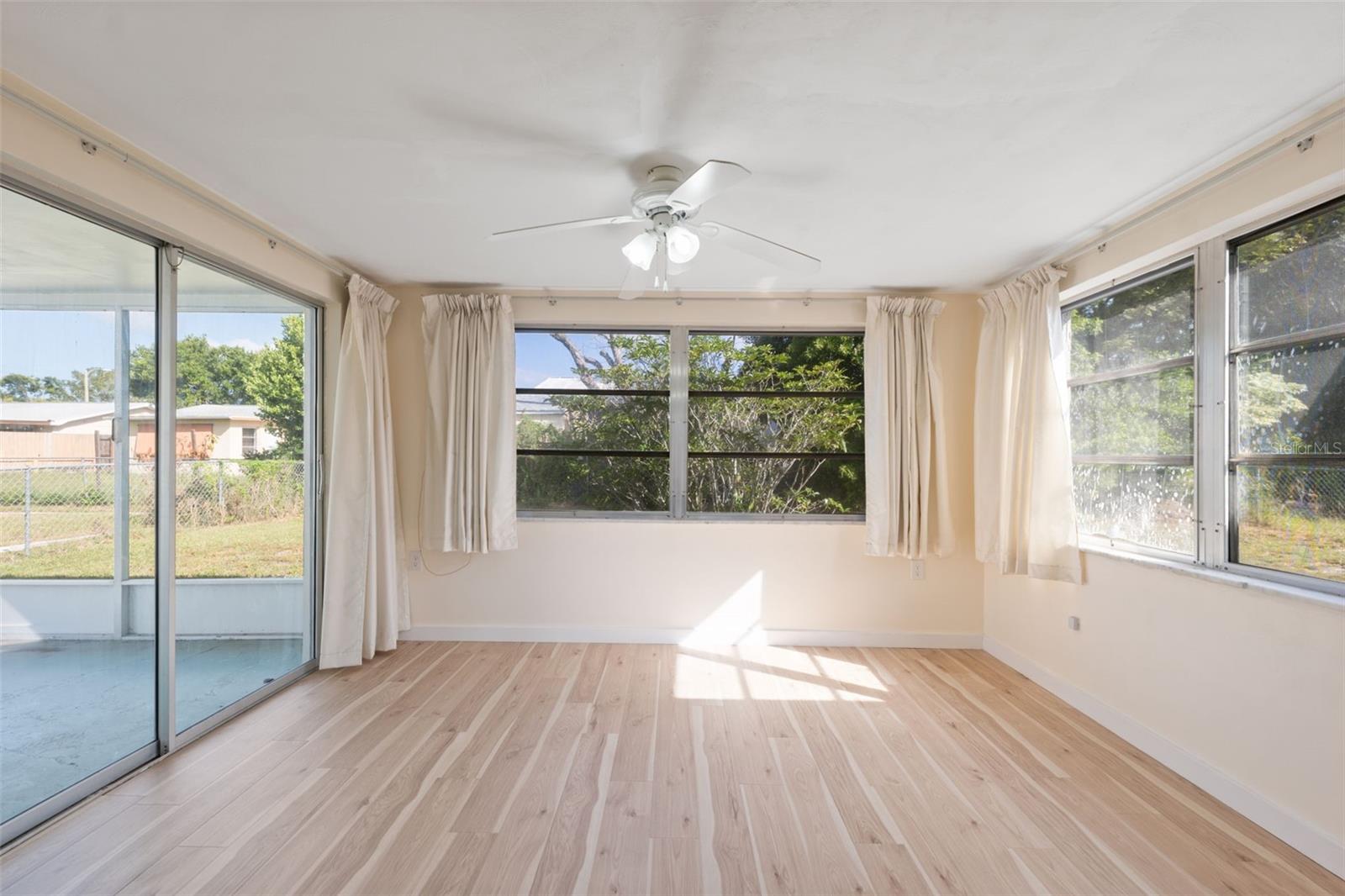 Image 17 of 25 For 3041 Fairmount Drive