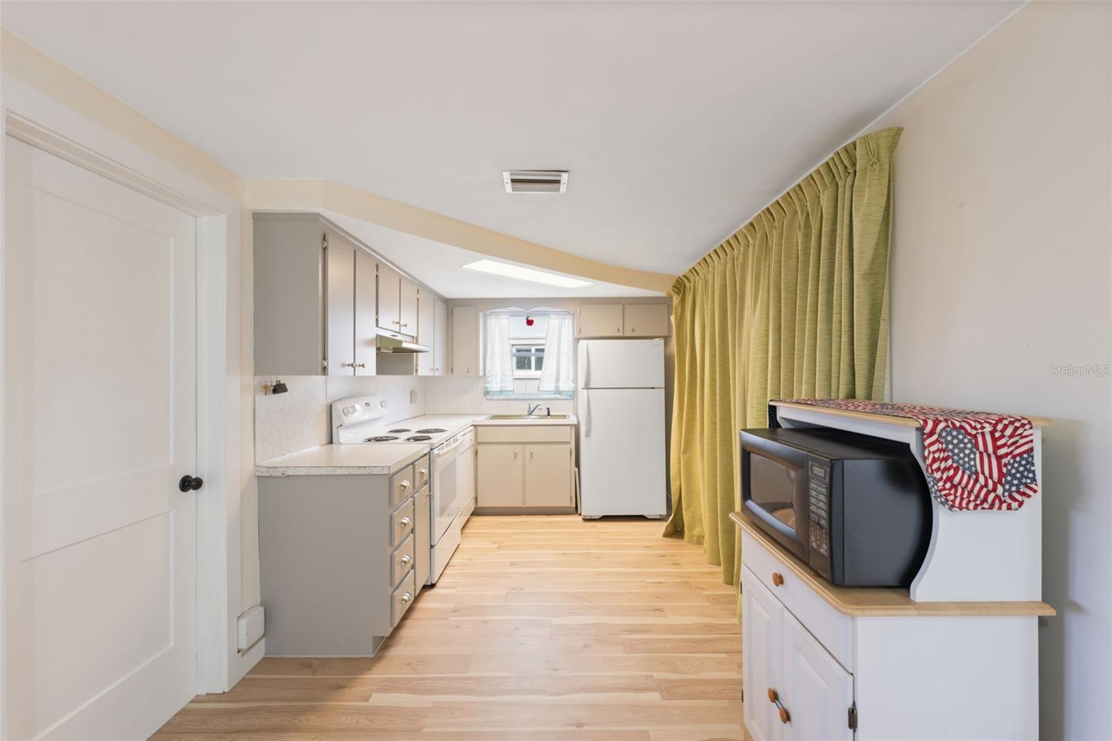 Image 8 of 25 For 3041 Fairmount Drive