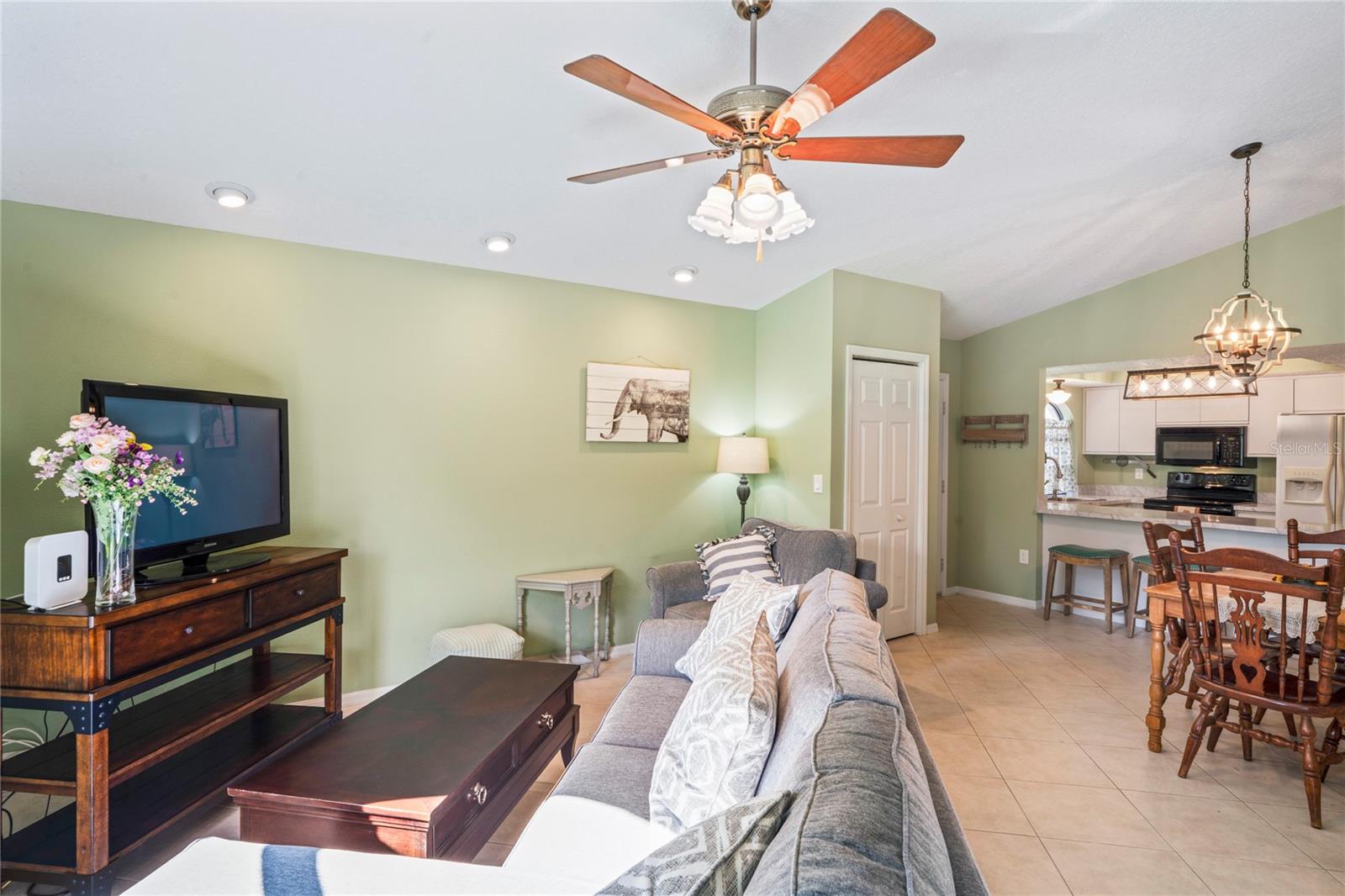 Listing photo id 9 for 9195 Lingrove Road