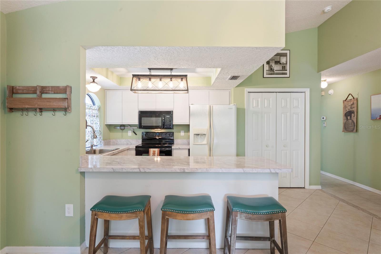 Listing photo id 10 for 9195 Lingrove Road