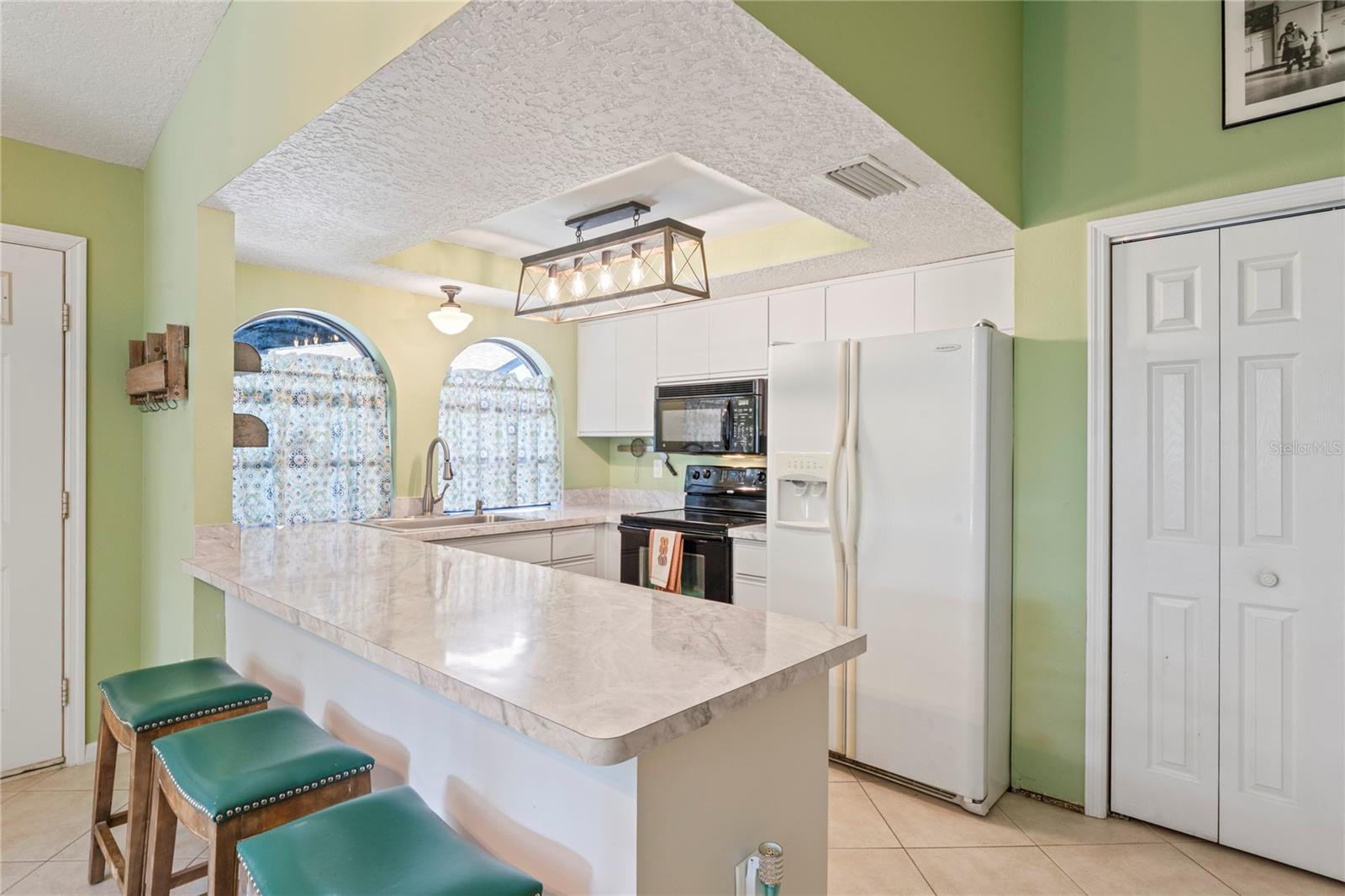 Listing photo id 11 for 9195 Lingrove Road