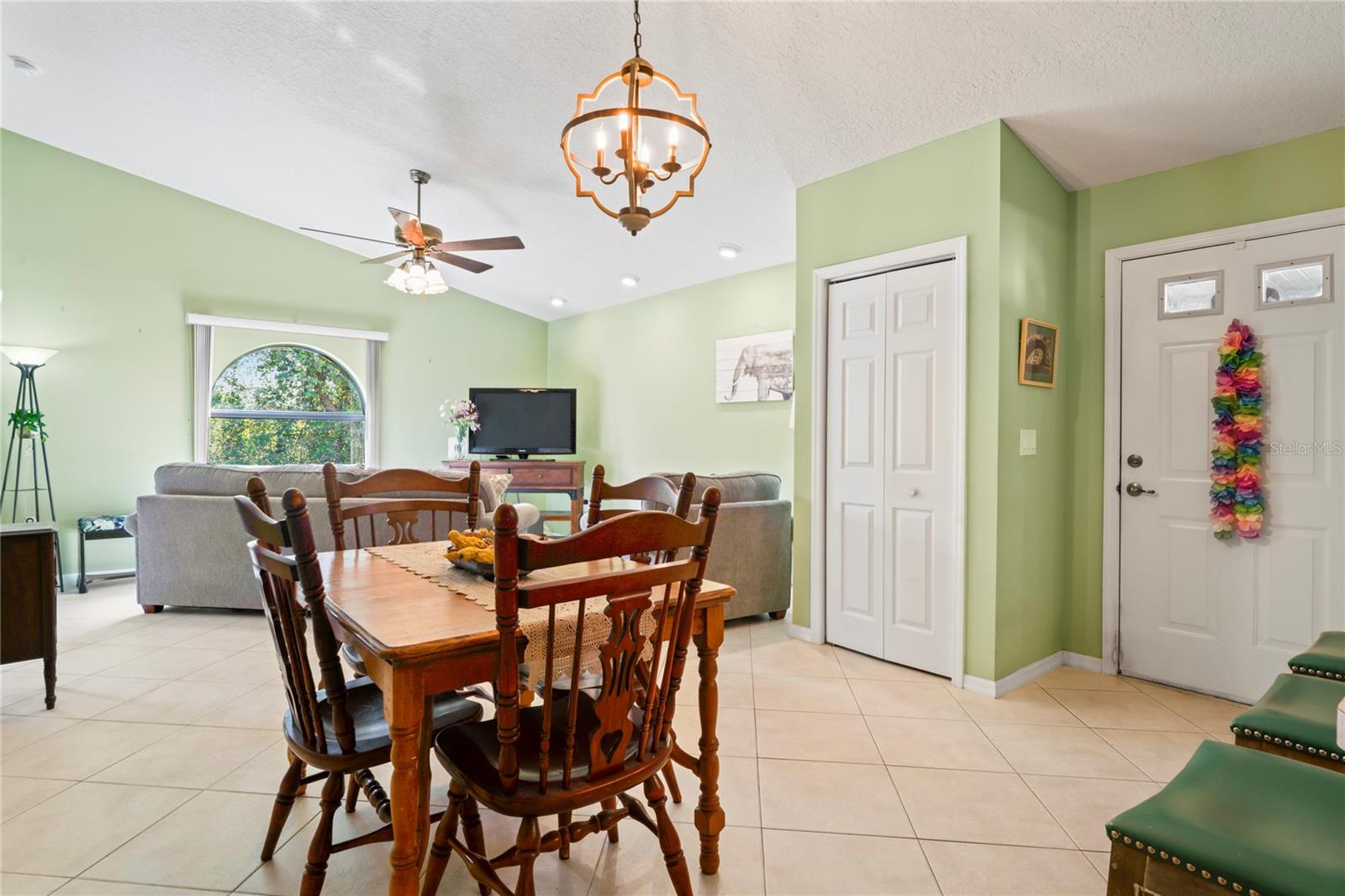 Listing photo id 16 for 9195 Lingrove Road