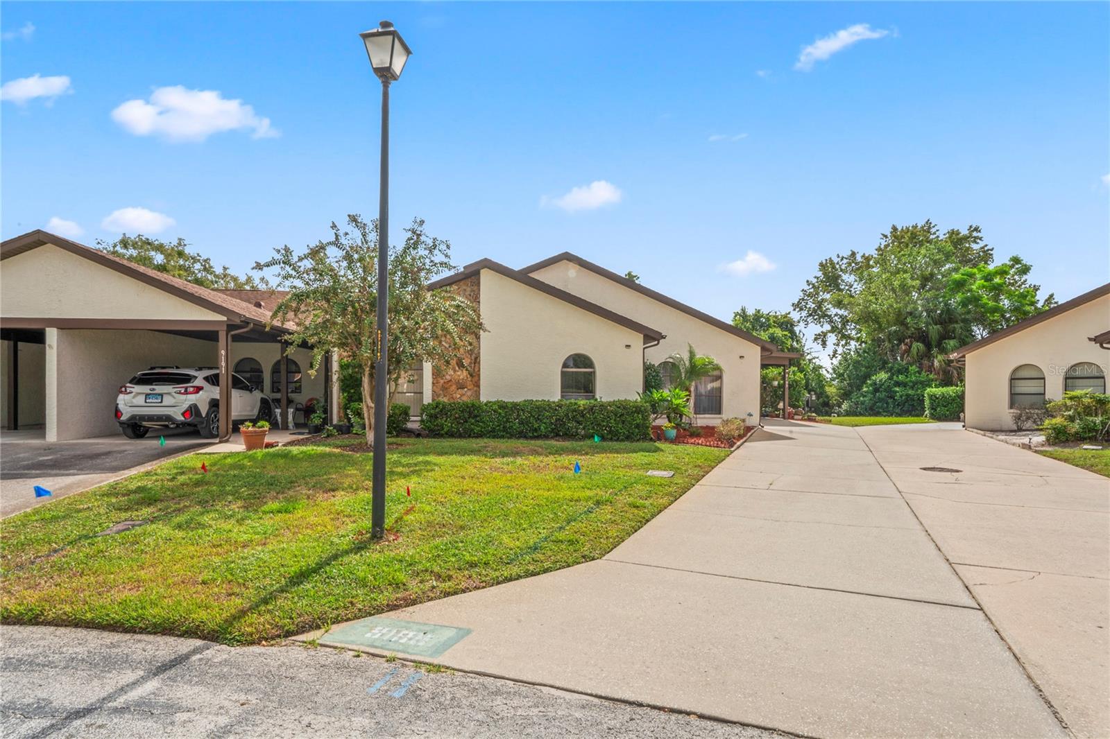 Listing photo id 0 for 9195 Lingrove Road