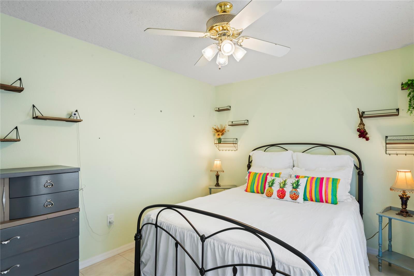 Listing photo id 24 for 9195 Lingrove Road