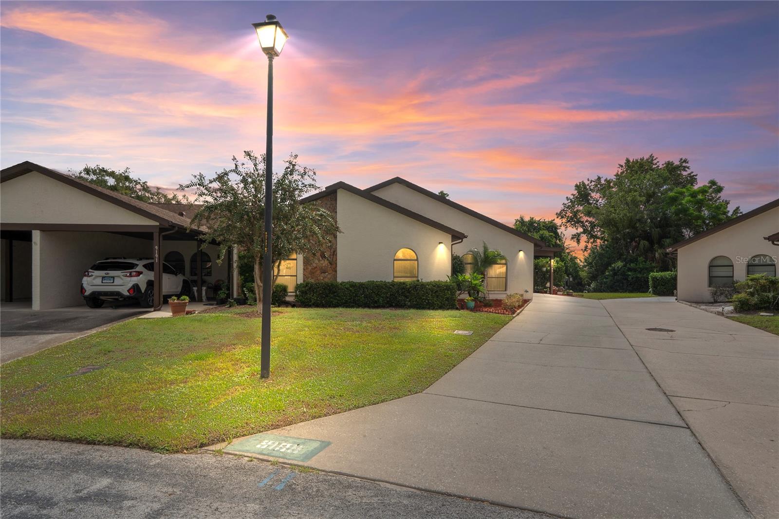 Listing photo id 1 for 9195 Lingrove Road