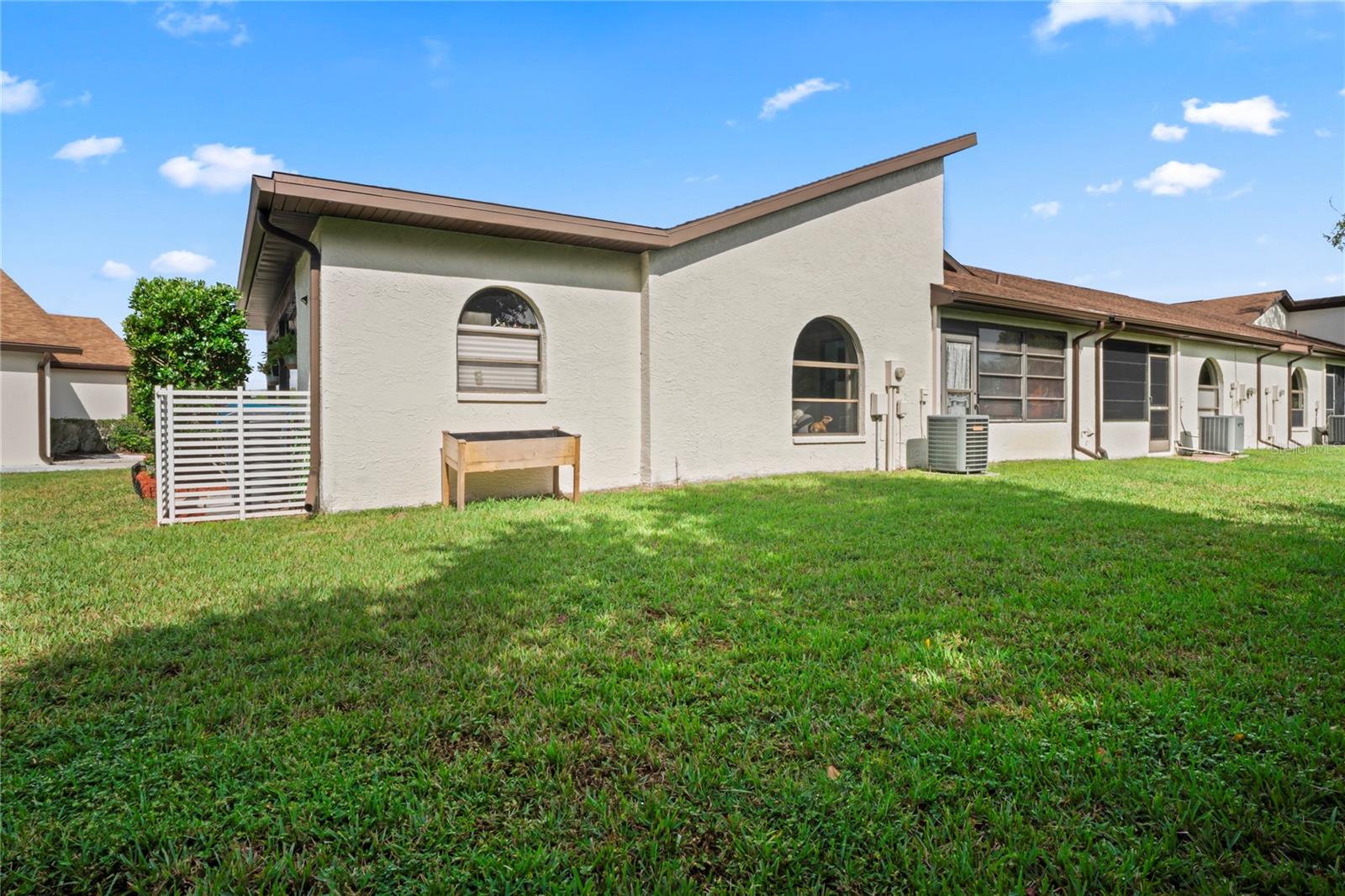 Listing photo id 35 for 9195 Lingrove Road