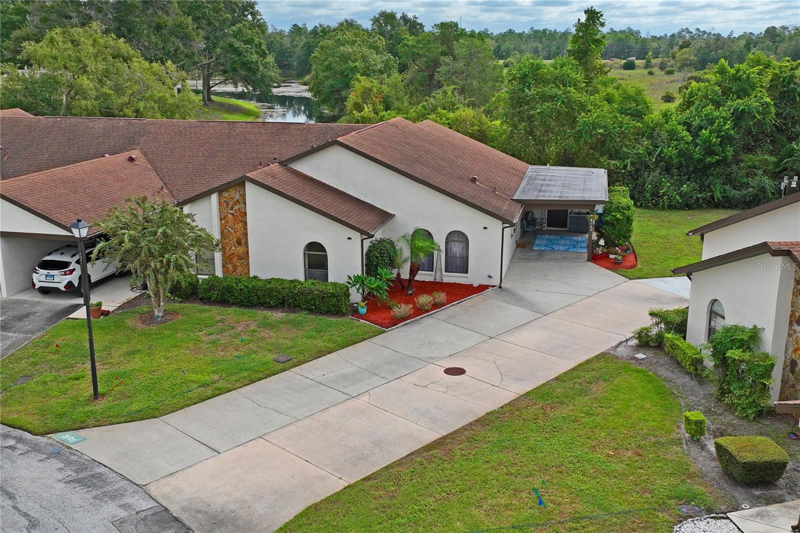 Listing photo id 2 for 9195 Lingrove Road