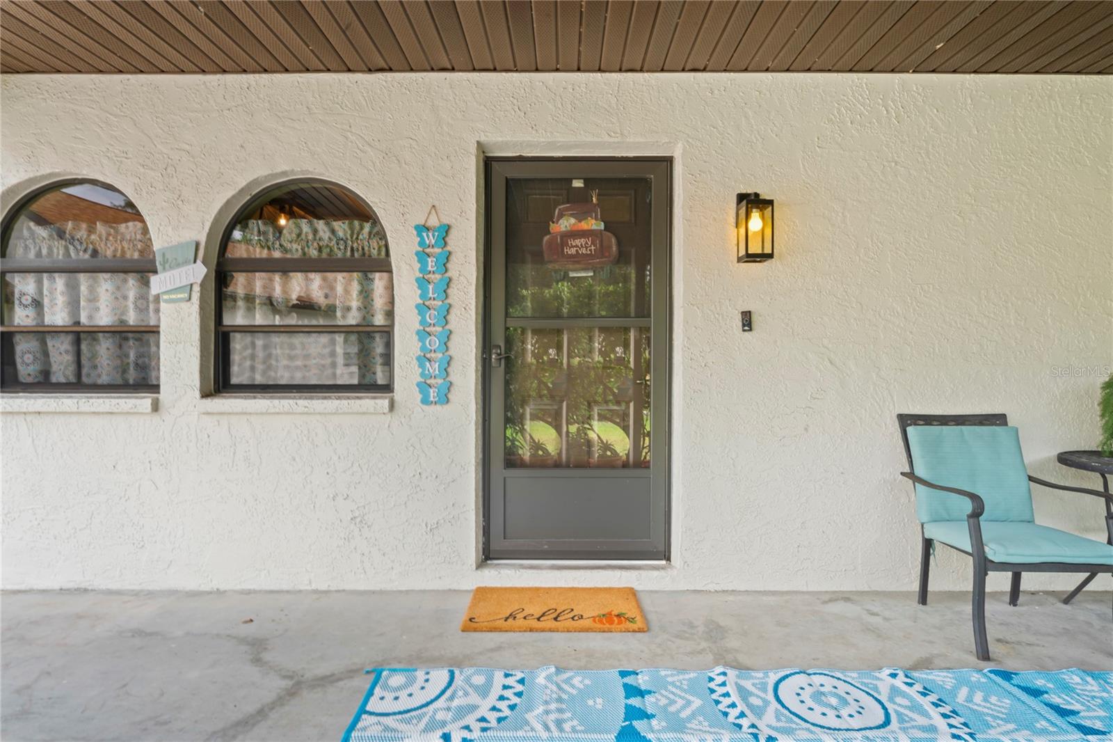 Listing photo id 3 for 9195 Lingrove Road