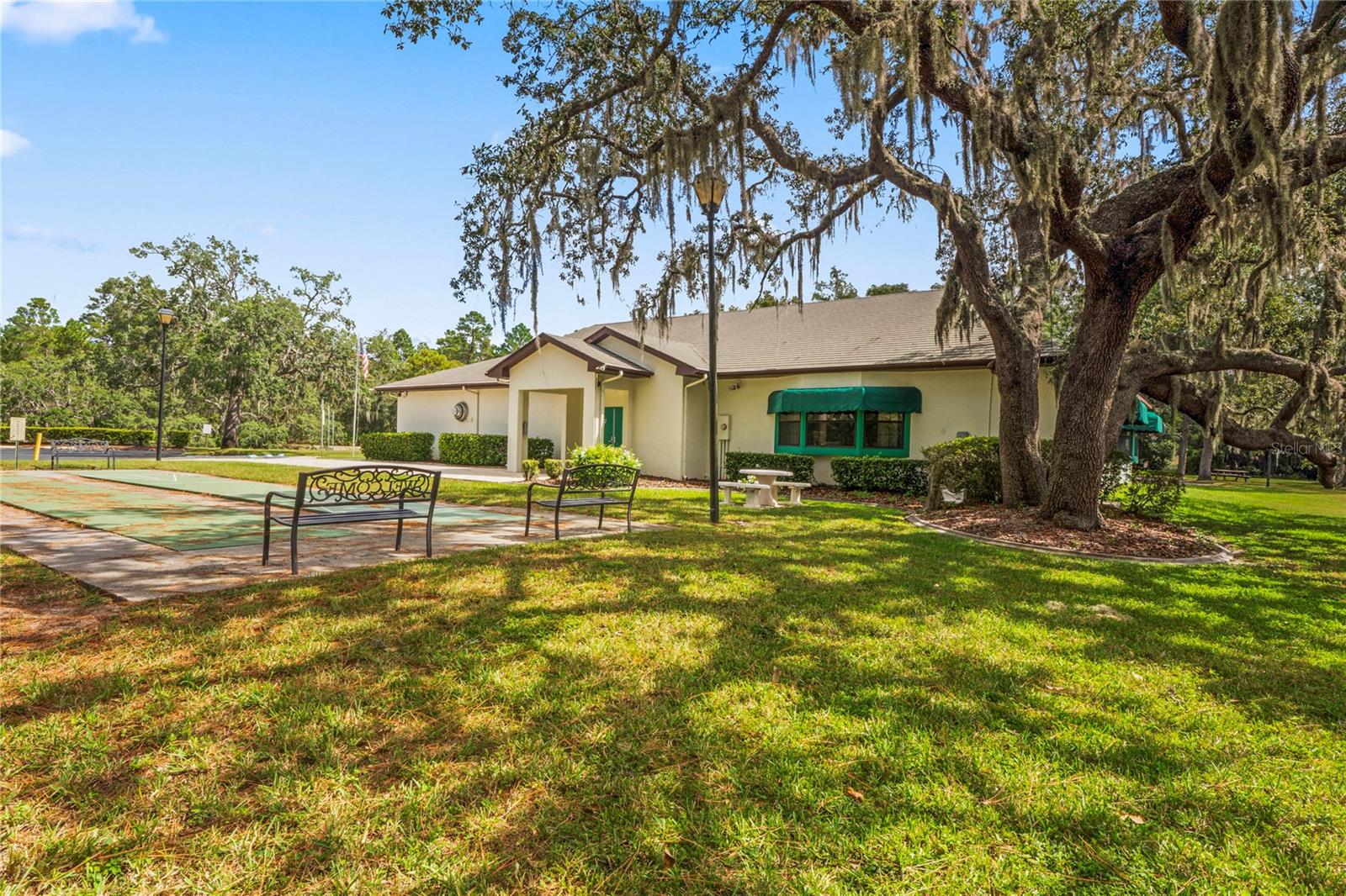 Listing photo id 54 for 9195 Lingrove Road