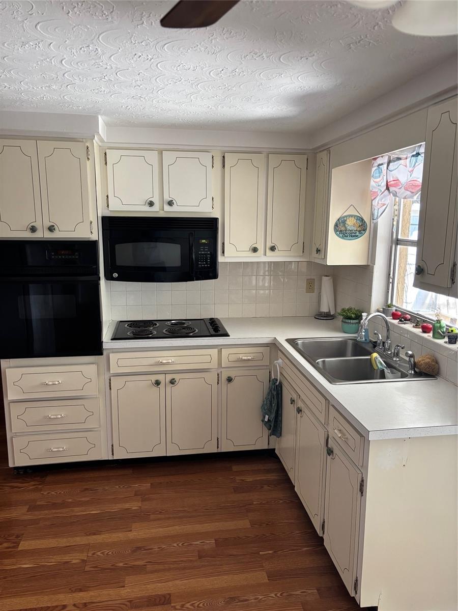 Image 3 of 15 For 4004 Cluster Drive