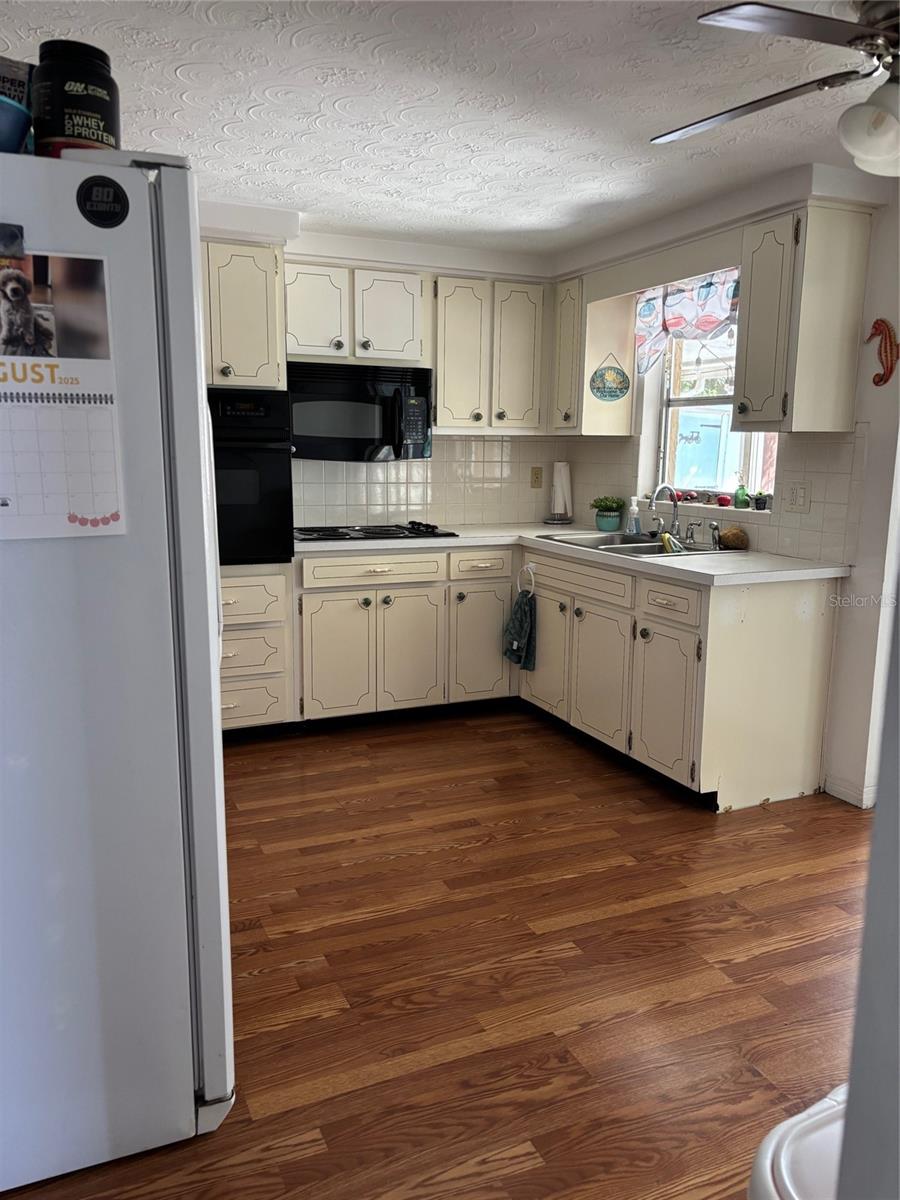 Image 4 of 15 For 4004 Cluster Drive