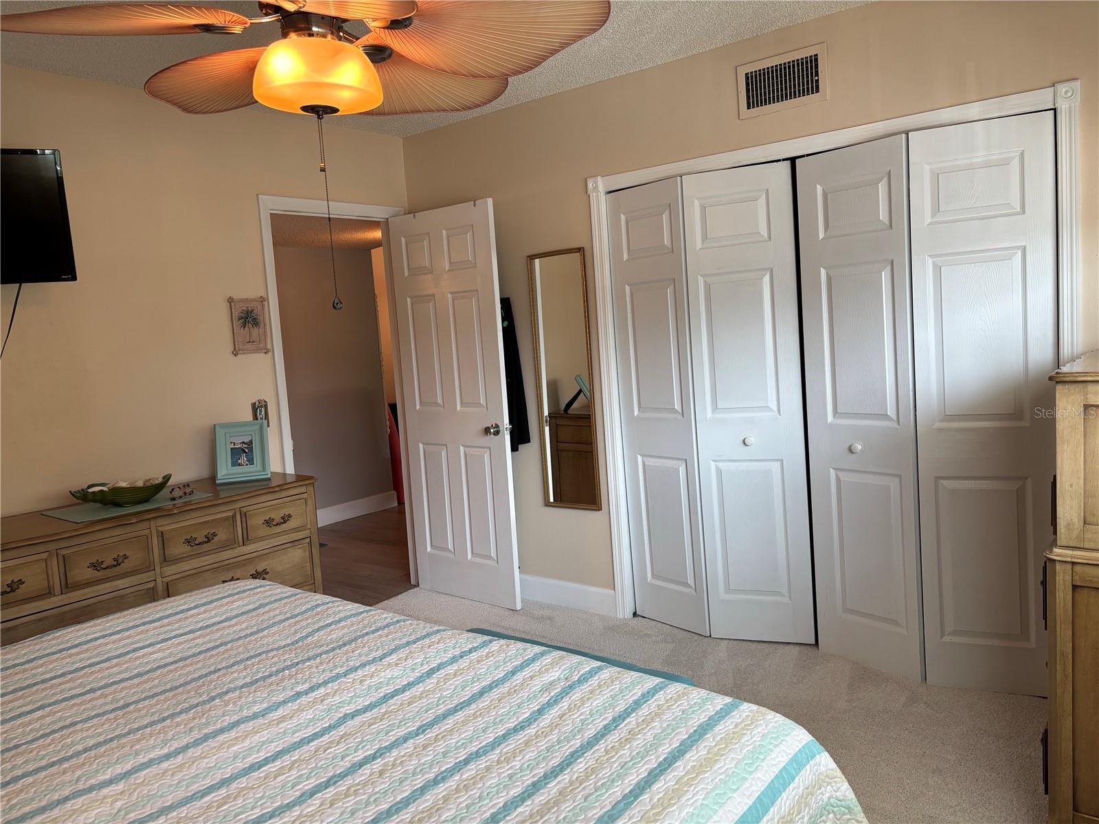 Image 18 of 29 For 2426 Ecuadorian Way 24