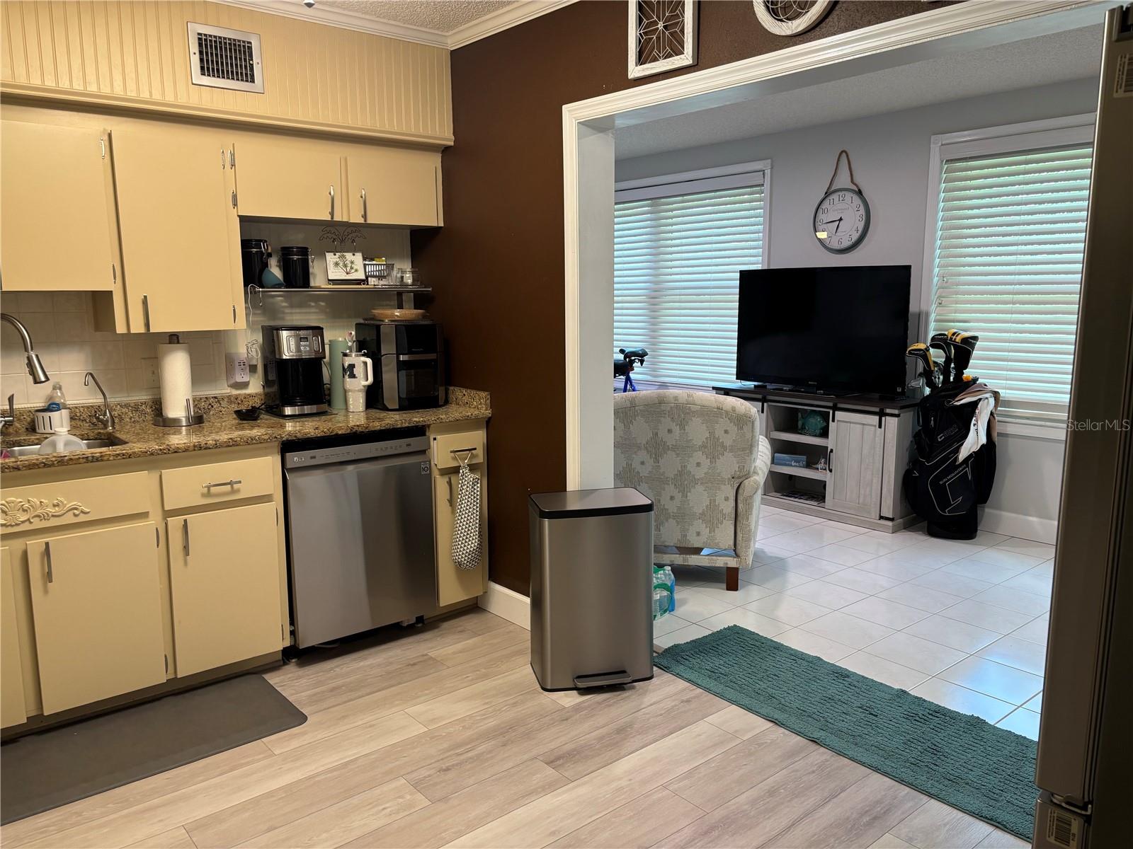 Image 6 of 29 For 2426 Ecuadorian Way 24