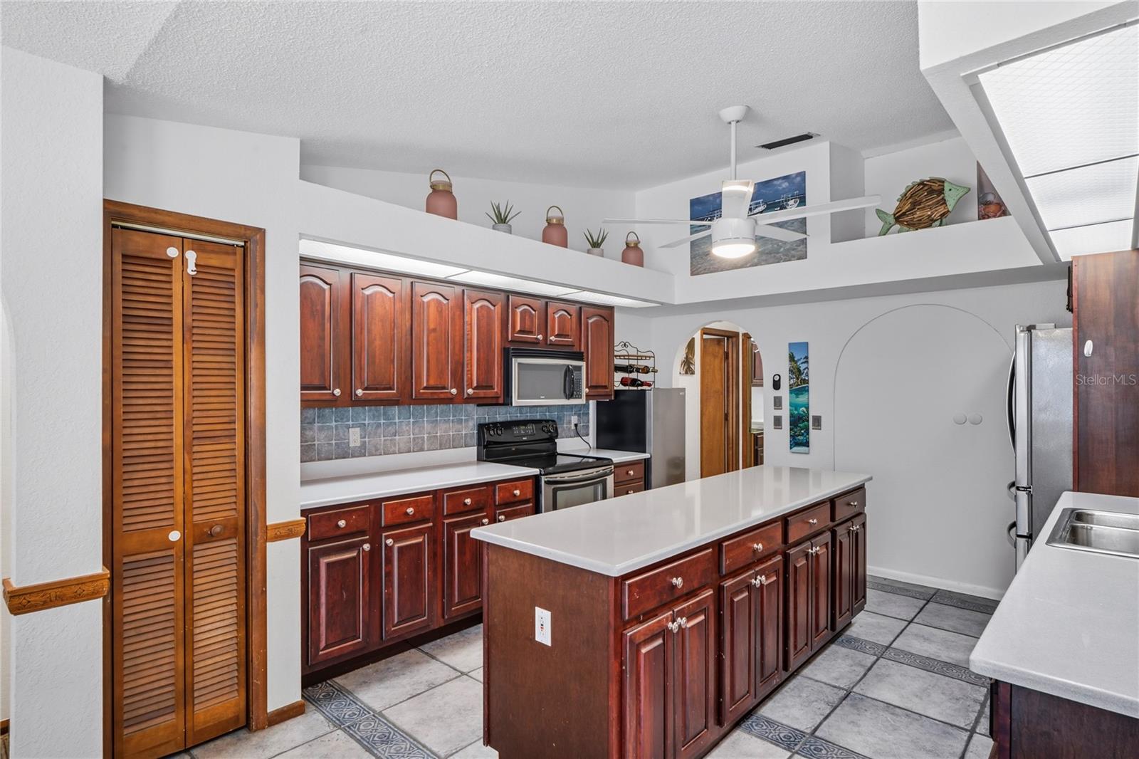 Image 9 of 100 For 13402 Whitby Road