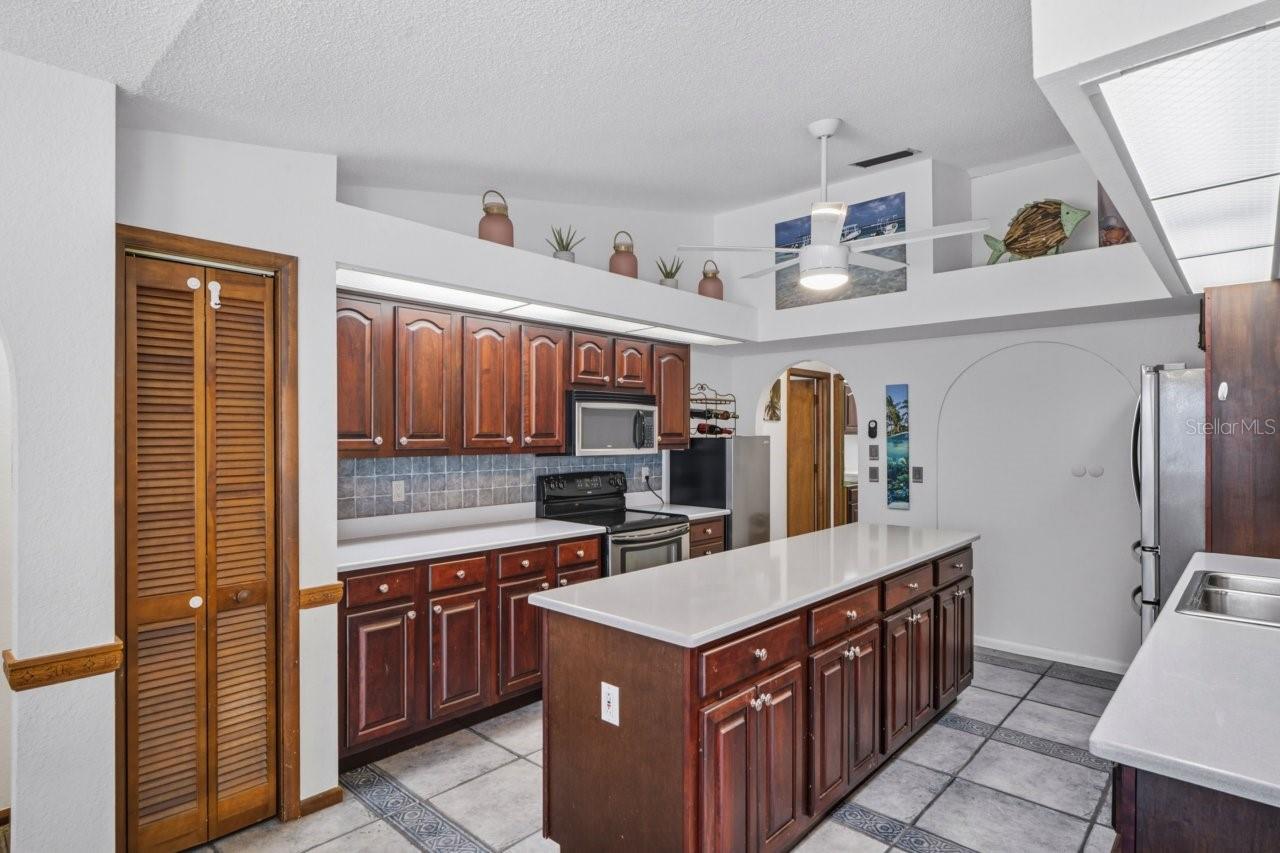 Image 96 of 100 For 13402 Whitby Road