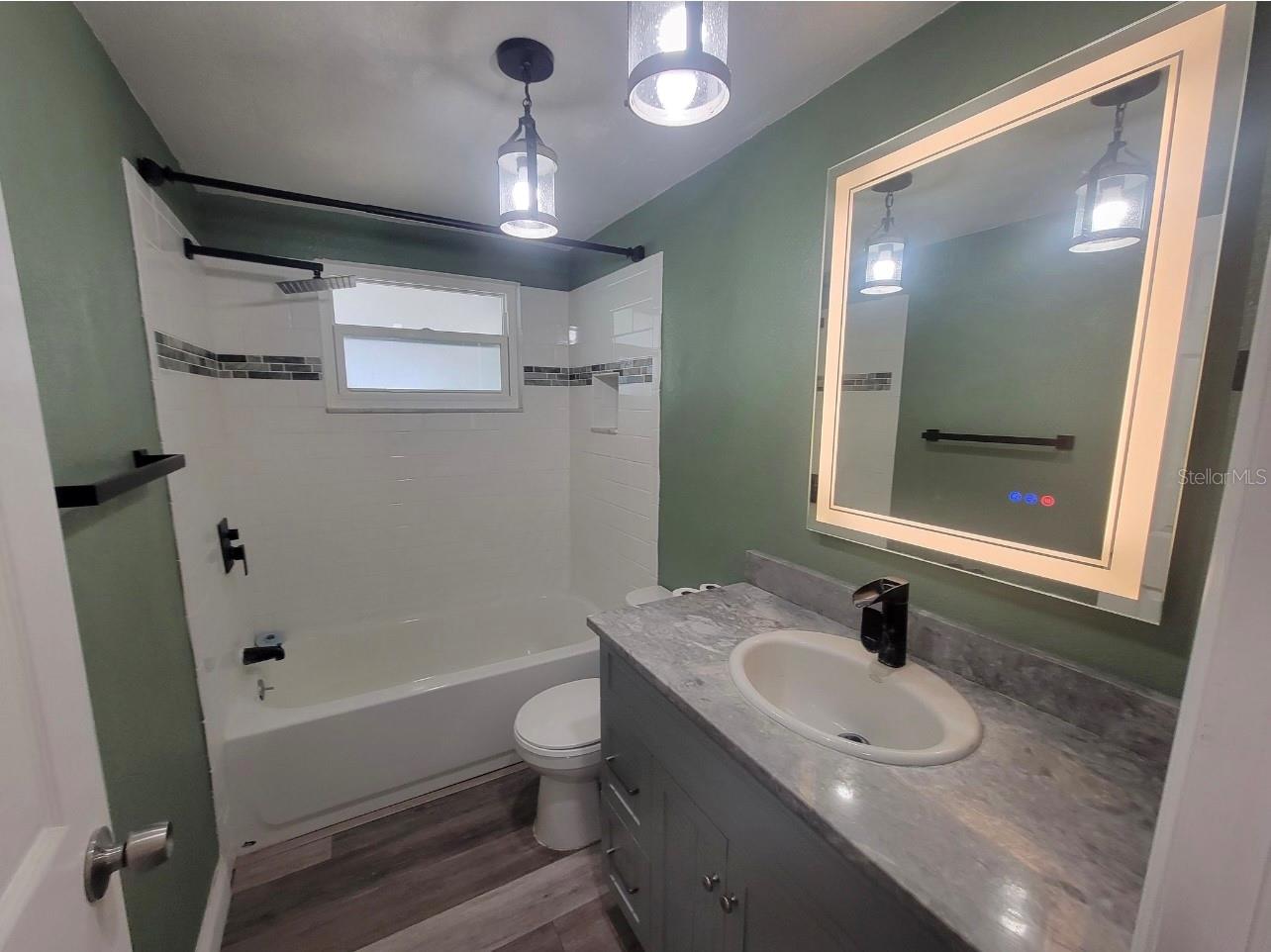 Image 11 of 41 For 6220 Glenwood Drive