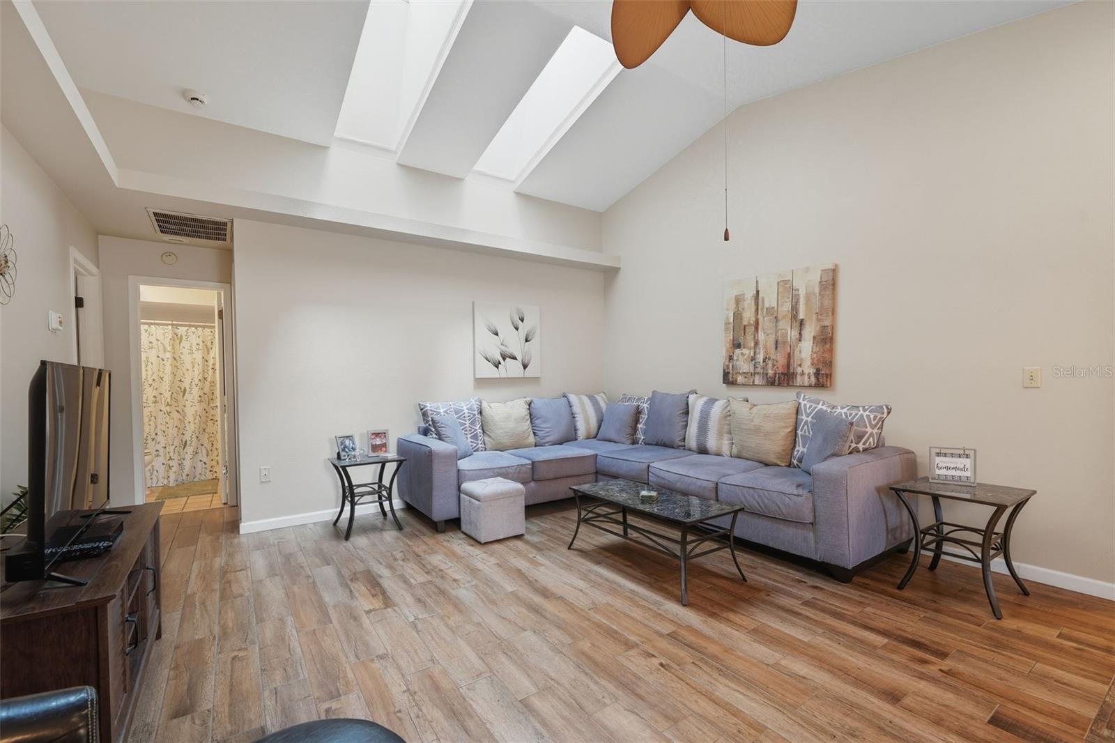 Image 4 of 32 For 8174 Sturbridge Court 8174