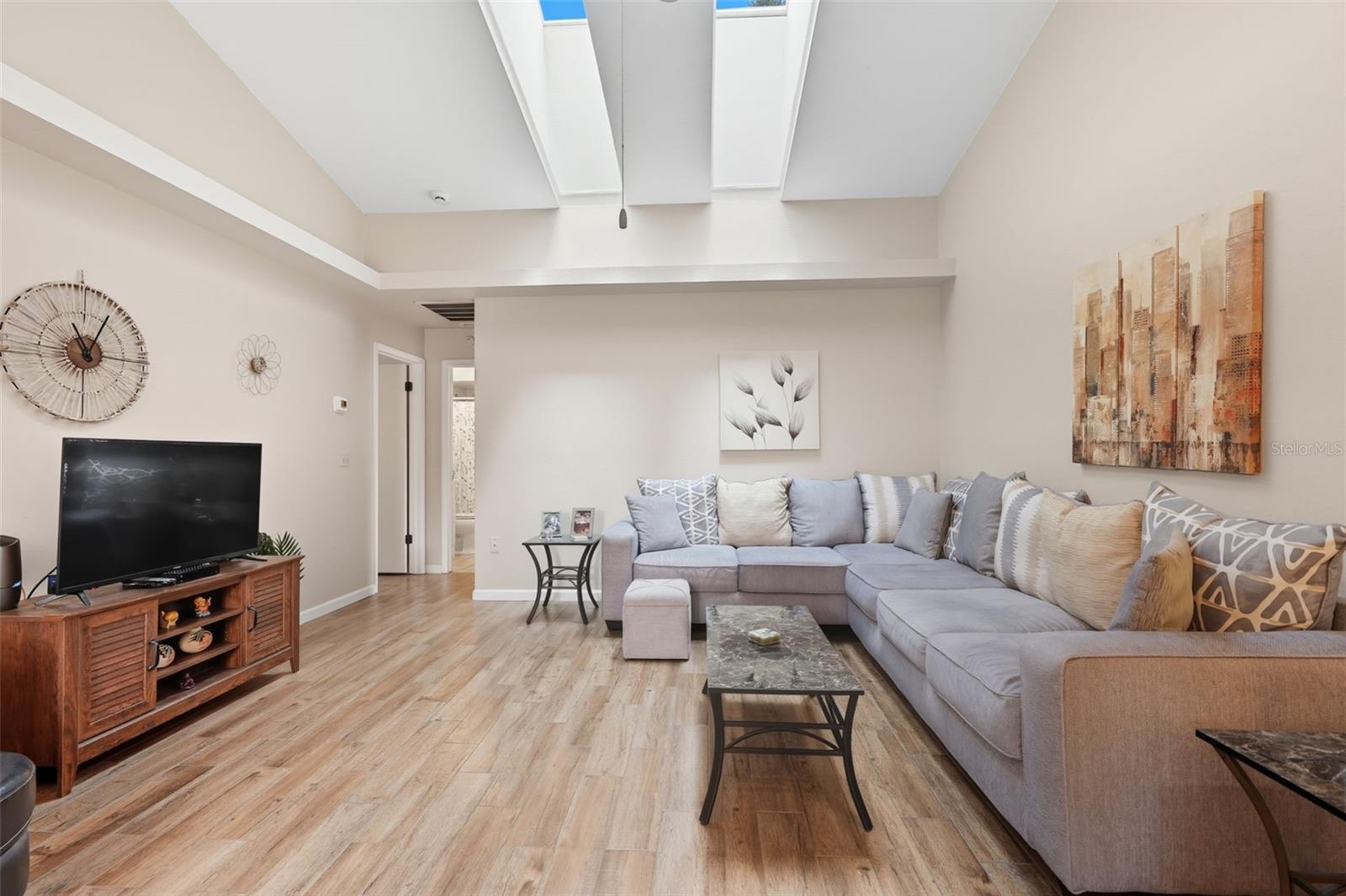 Image 5 of 32 For 8174 Sturbridge Court 8174