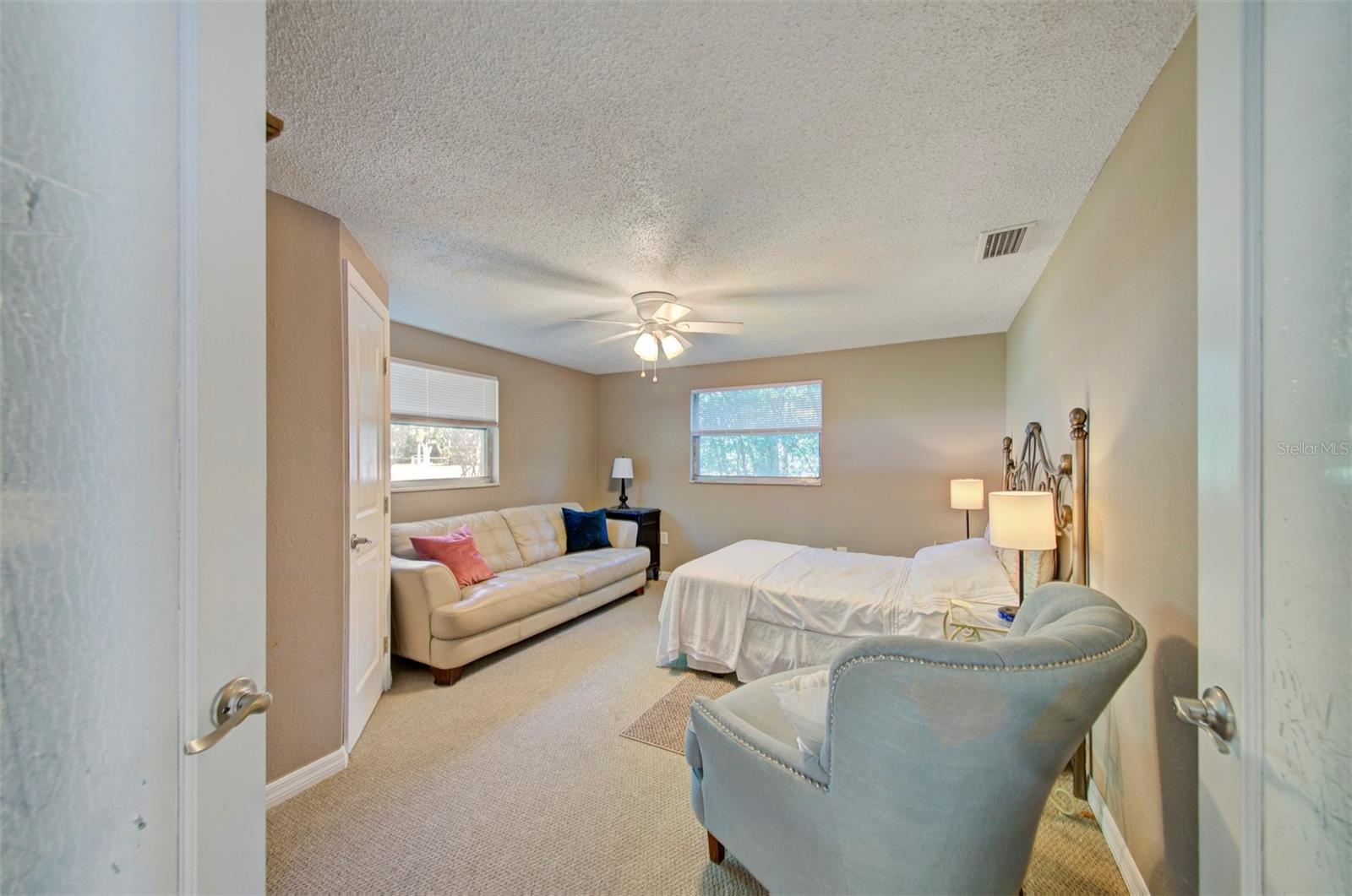 Image 27 of 51 For 304 Lincoln Avenue