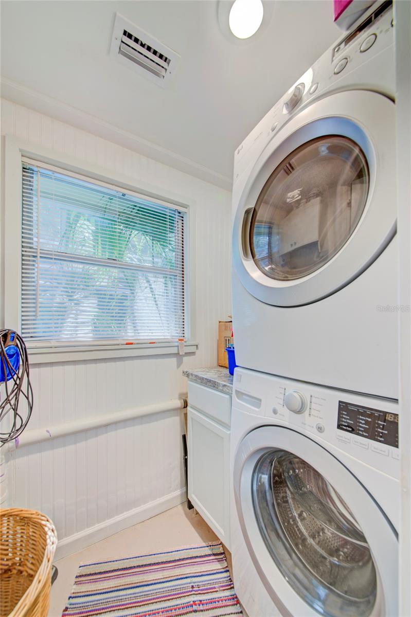 Image 28 of 51 For 304 Lincoln Avenue