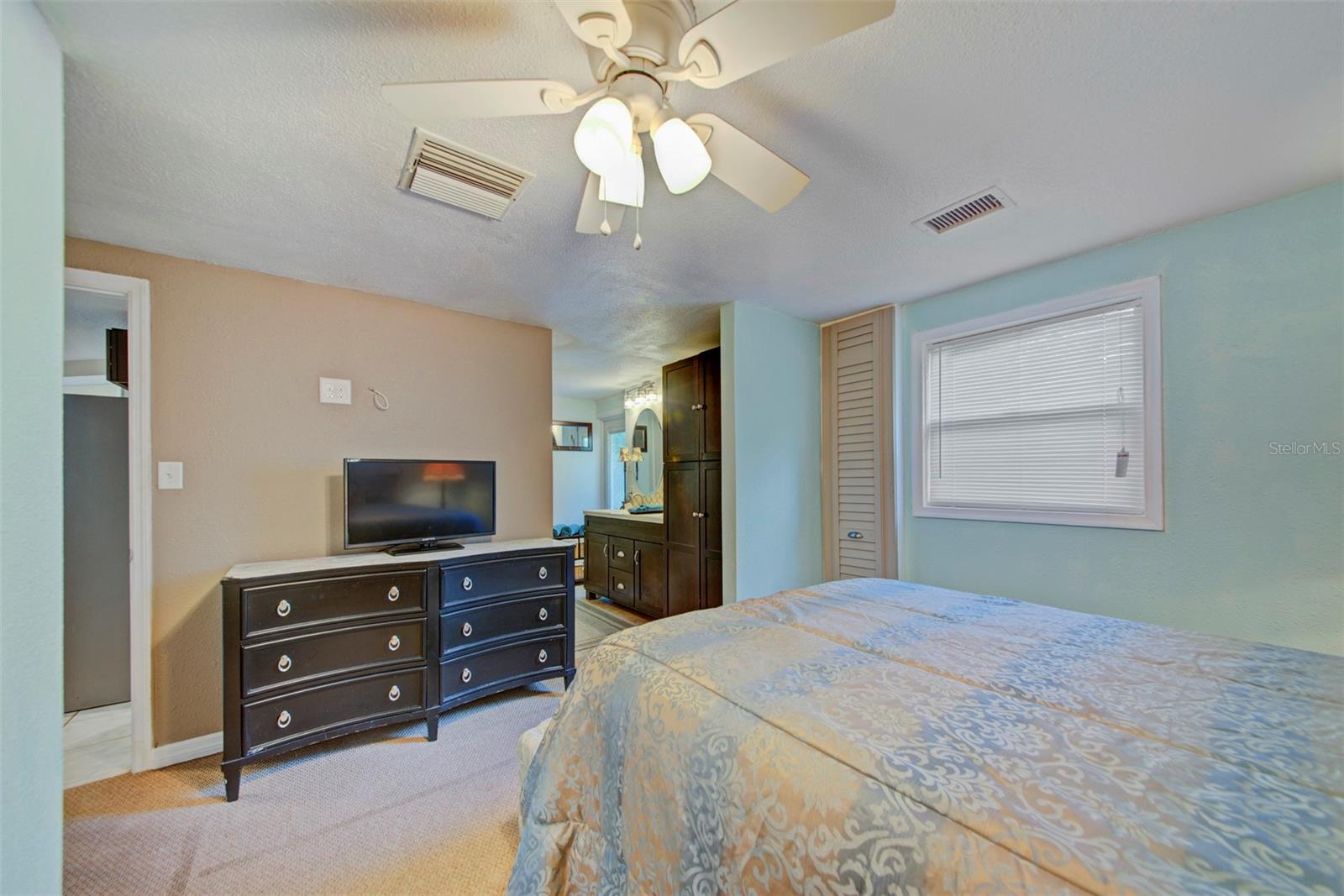 Image 37 of 51 For 304 Lincoln Avenue