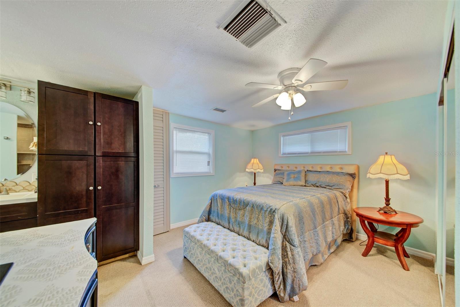 Image 38 of 51 For 304 Lincoln Avenue